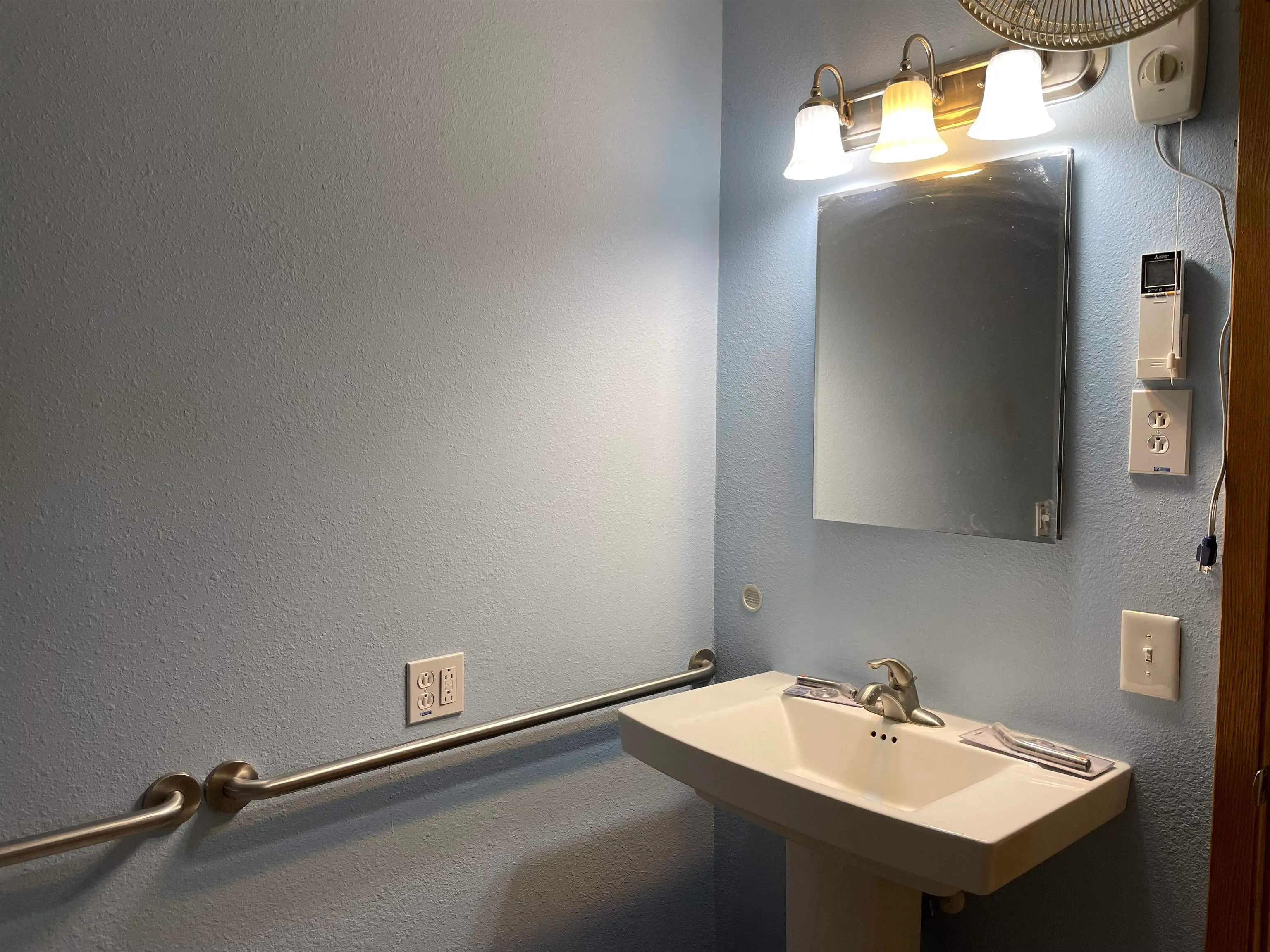 Halstead, Kansas 67056, United States, 4 Bedrooms Bedrooms, ,3 BathroomsBathrooms,Residential,Active,85626