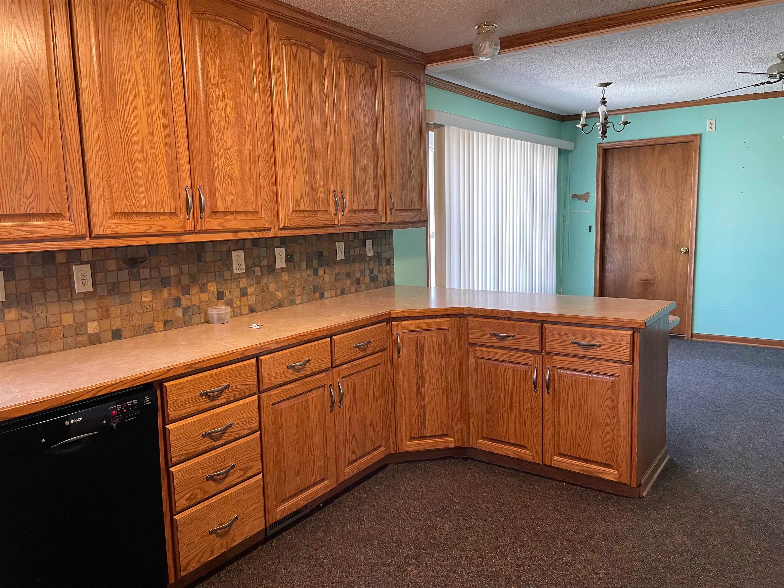 Halstead, Kansas 67056, United States, 4 Bedrooms Bedrooms, ,3 BathroomsBathrooms,Residential,Active,85626