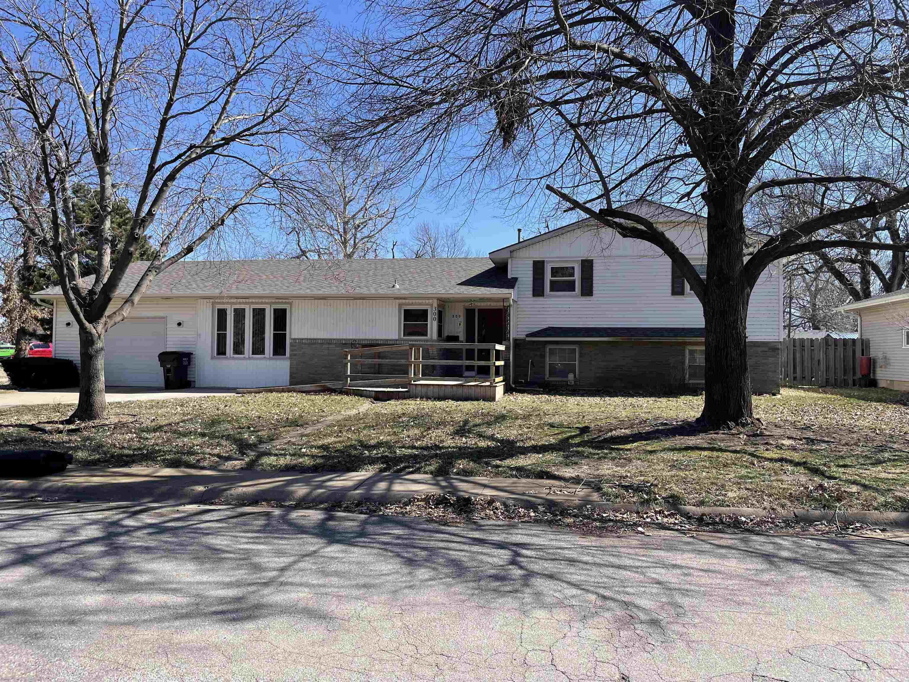 300 Sweezy St, Halstead, Kansas image 1