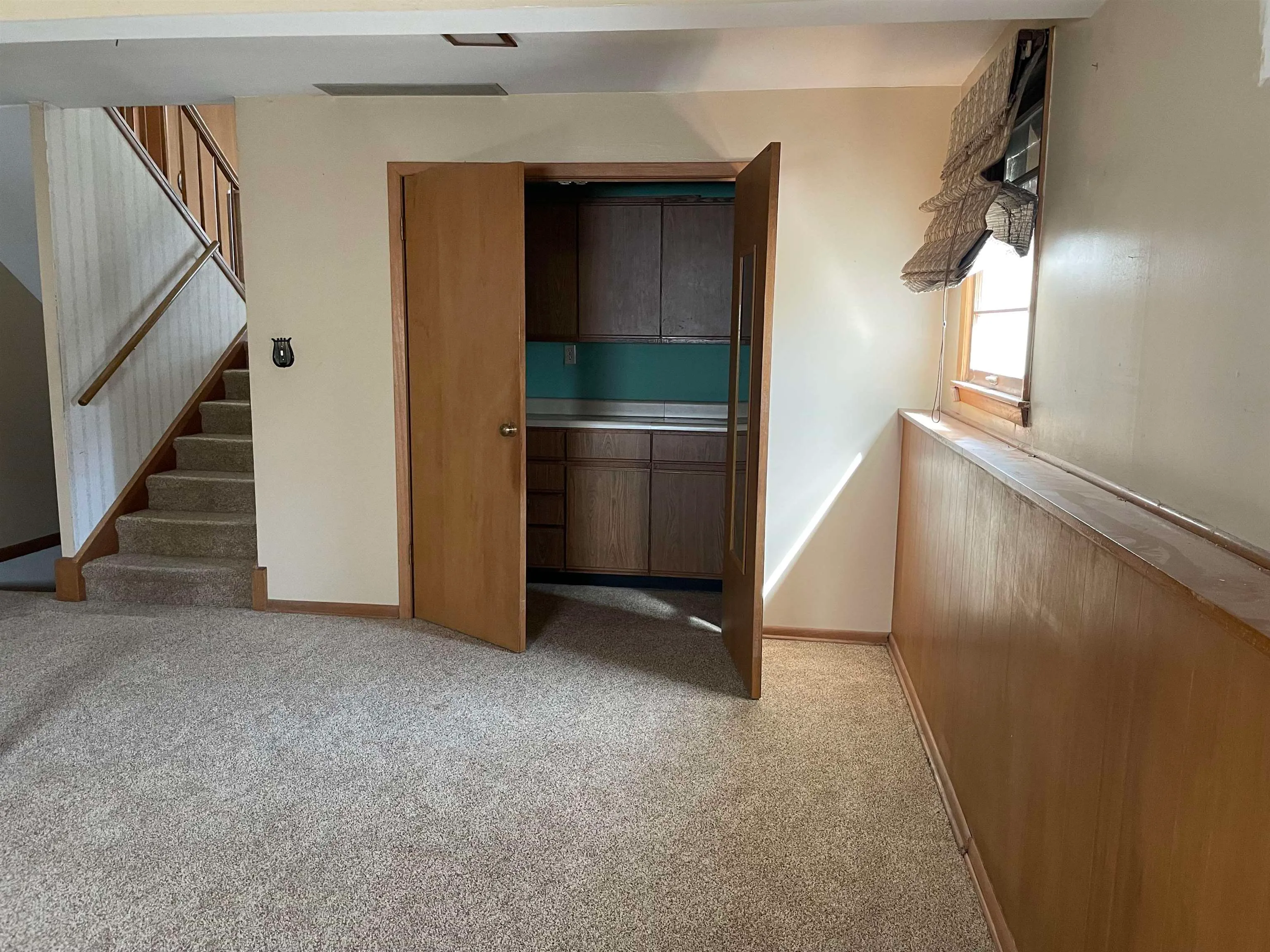 Halstead, Kansas 67056, United States, 4 Bedrooms Bedrooms, ,3 BathroomsBathrooms,Residential,Active,85626