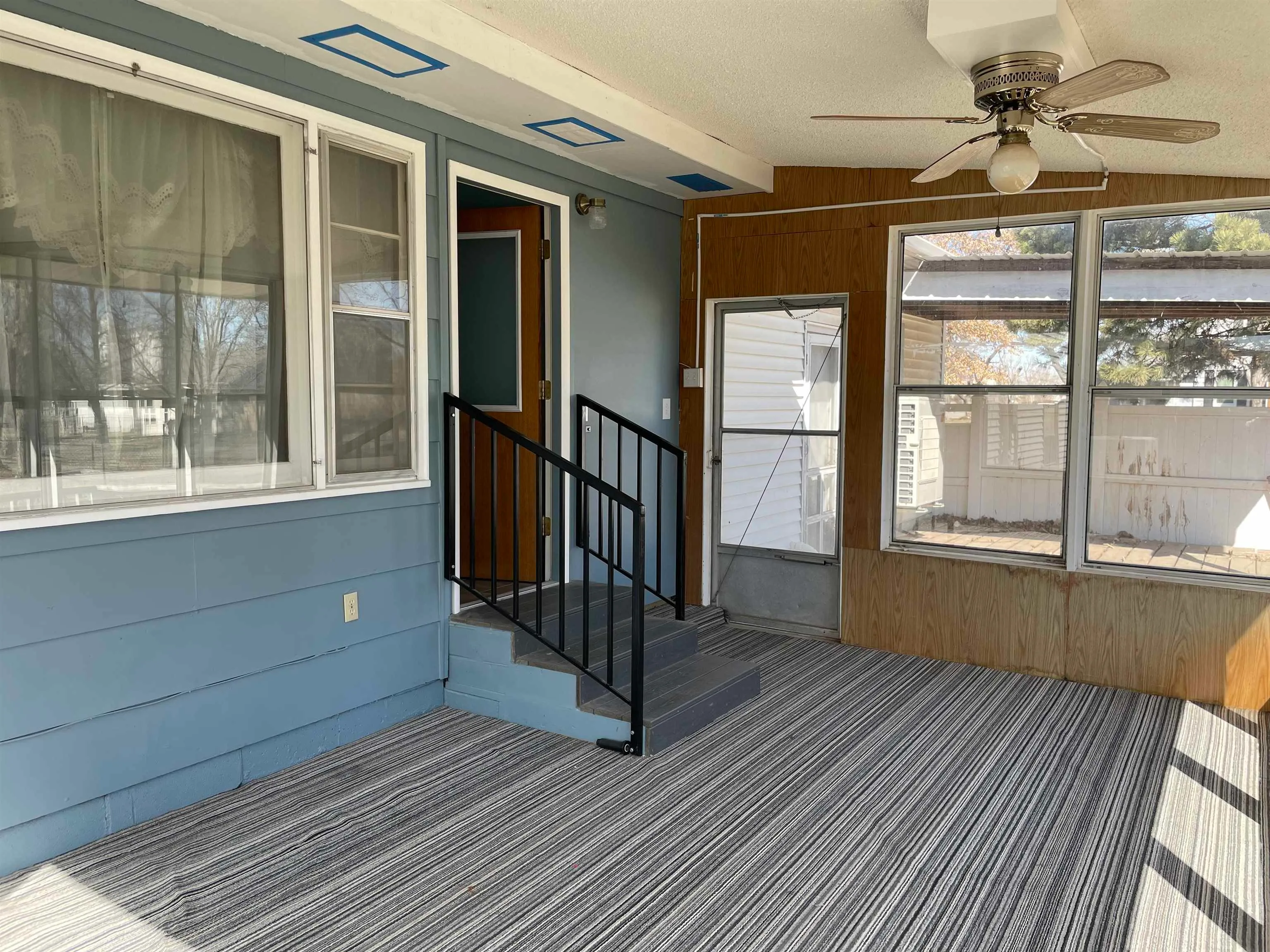 Halstead, Kansas 67056, United States, 4 Bedrooms Bedrooms, ,3 BathroomsBathrooms,Residential,Active,85626