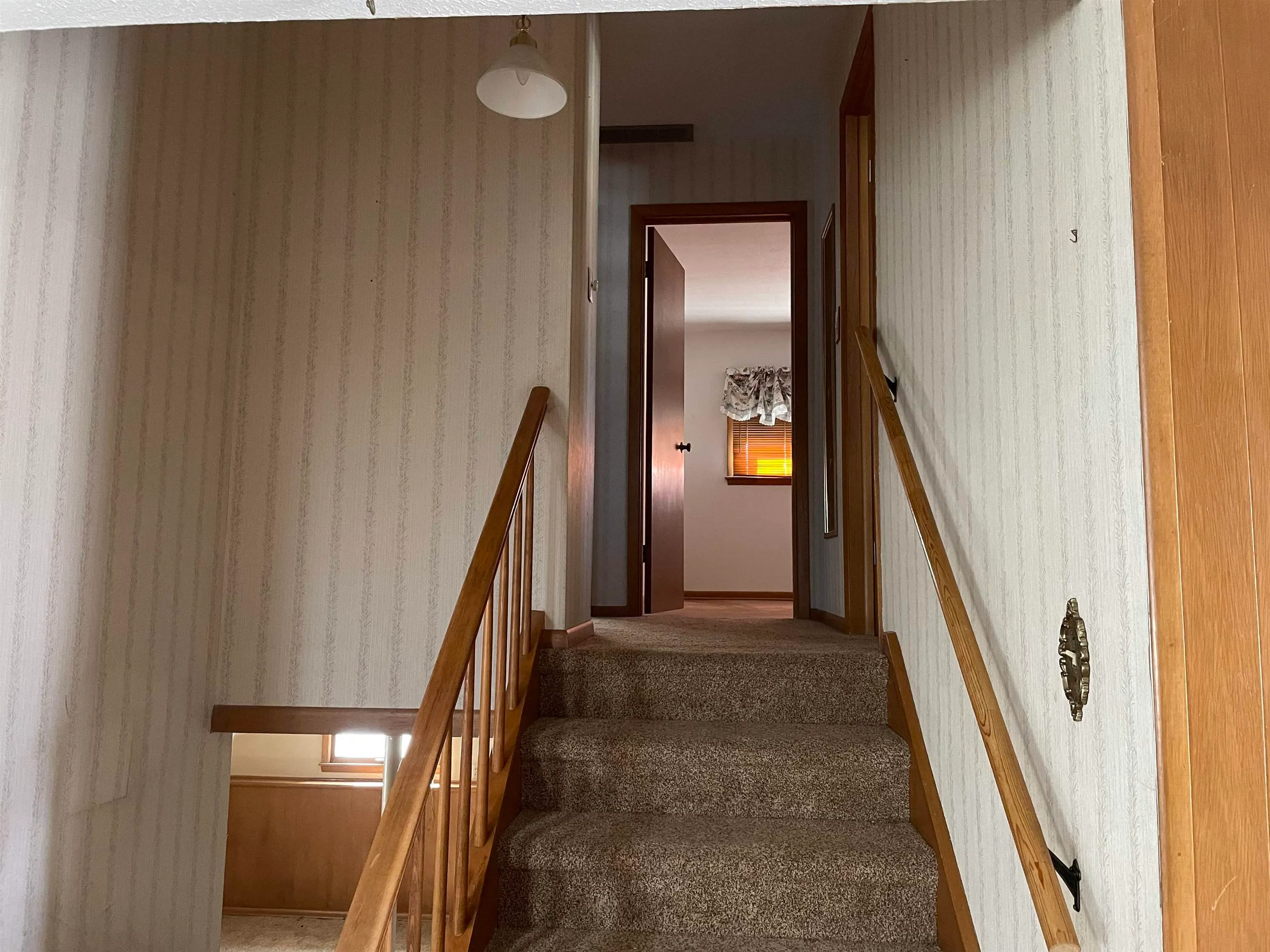 Halstead, Kansas 67056, United States, 4 Bedrooms Bedrooms, ,3 BathroomsBathrooms,Residential,Active,85626