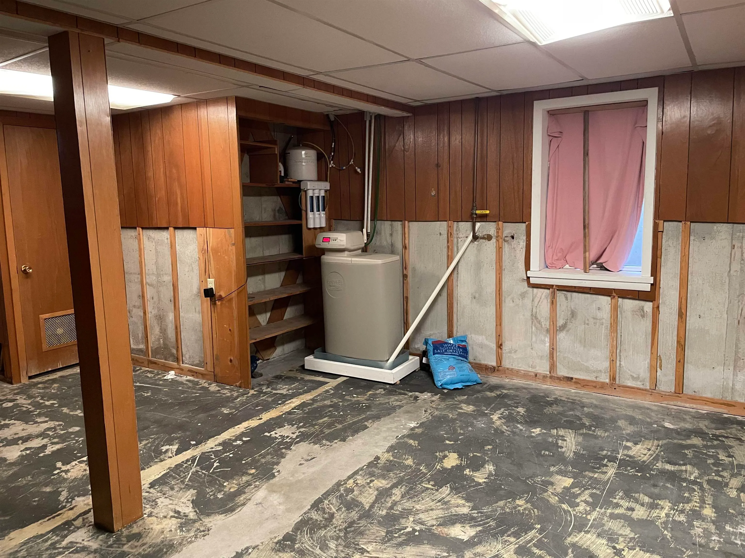 Halstead, Kansas 67056, United States, 4 Bedrooms Bedrooms, ,3 BathroomsBathrooms,Residential,Active,85626