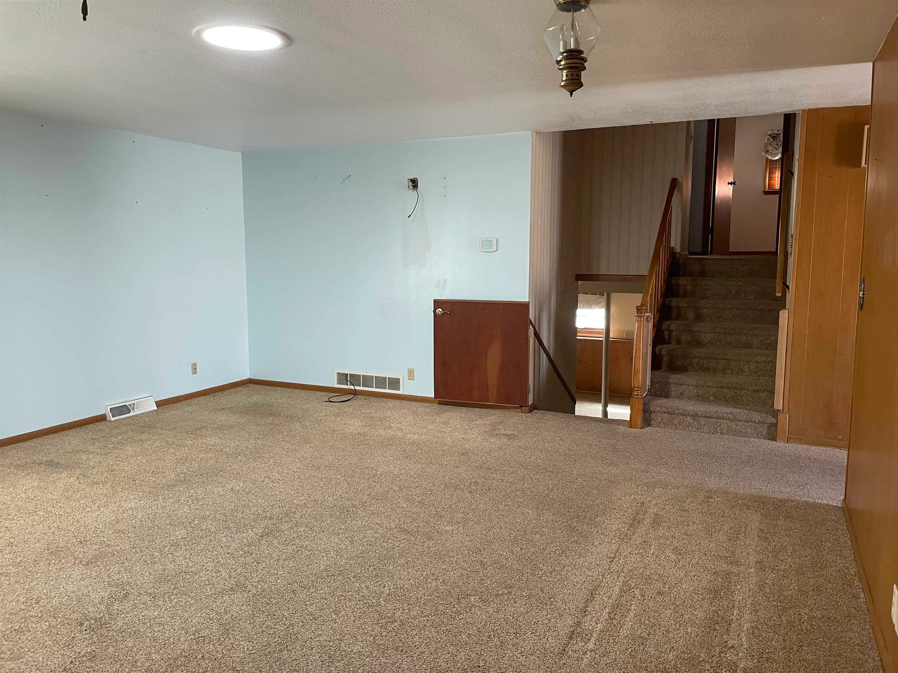 Halstead, Kansas 67056, United States, 4 Bedrooms Bedrooms, ,3 BathroomsBathrooms,Residential,Active,85626