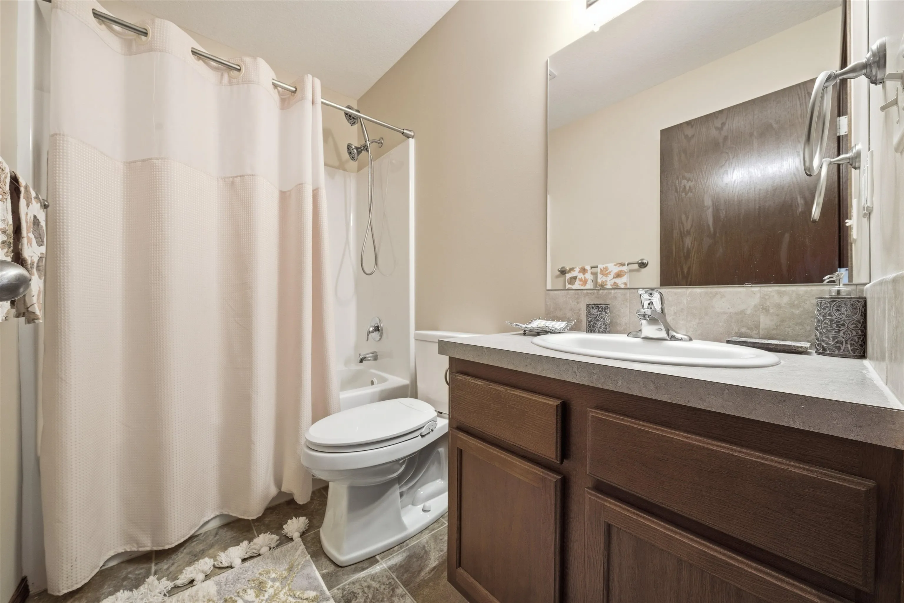 Andover, Kansas 67002, United States, 5 Bedrooms Bedrooms, ,3 BathroomsBathrooms,Residential,Active,249272