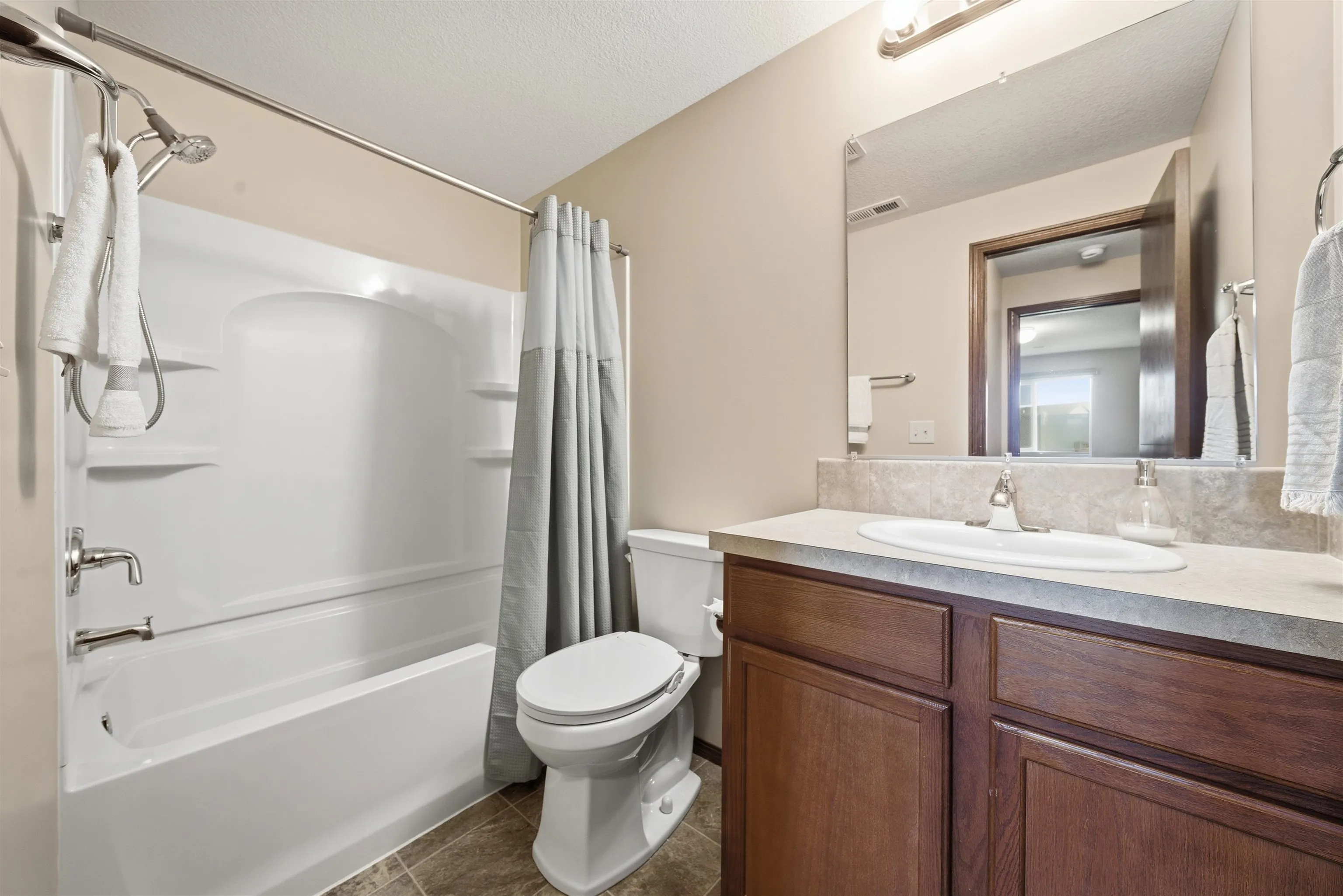 Andover, Kansas 67002, United States, 5 Bedrooms Bedrooms, ,3 BathroomsBathrooms,Residential,Active,249272