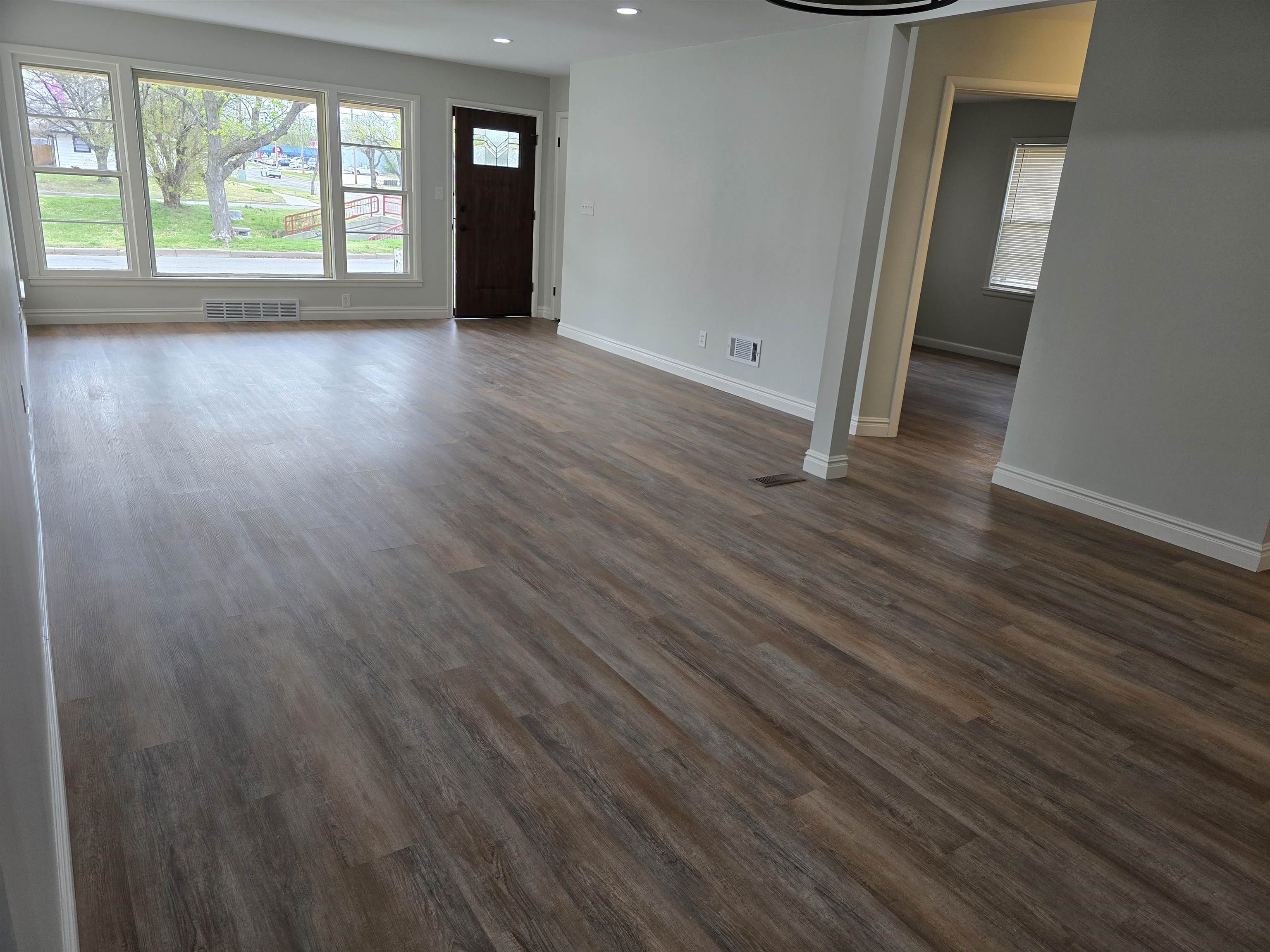 895 S Fabrique Dr, Wichita, Kansas image 3