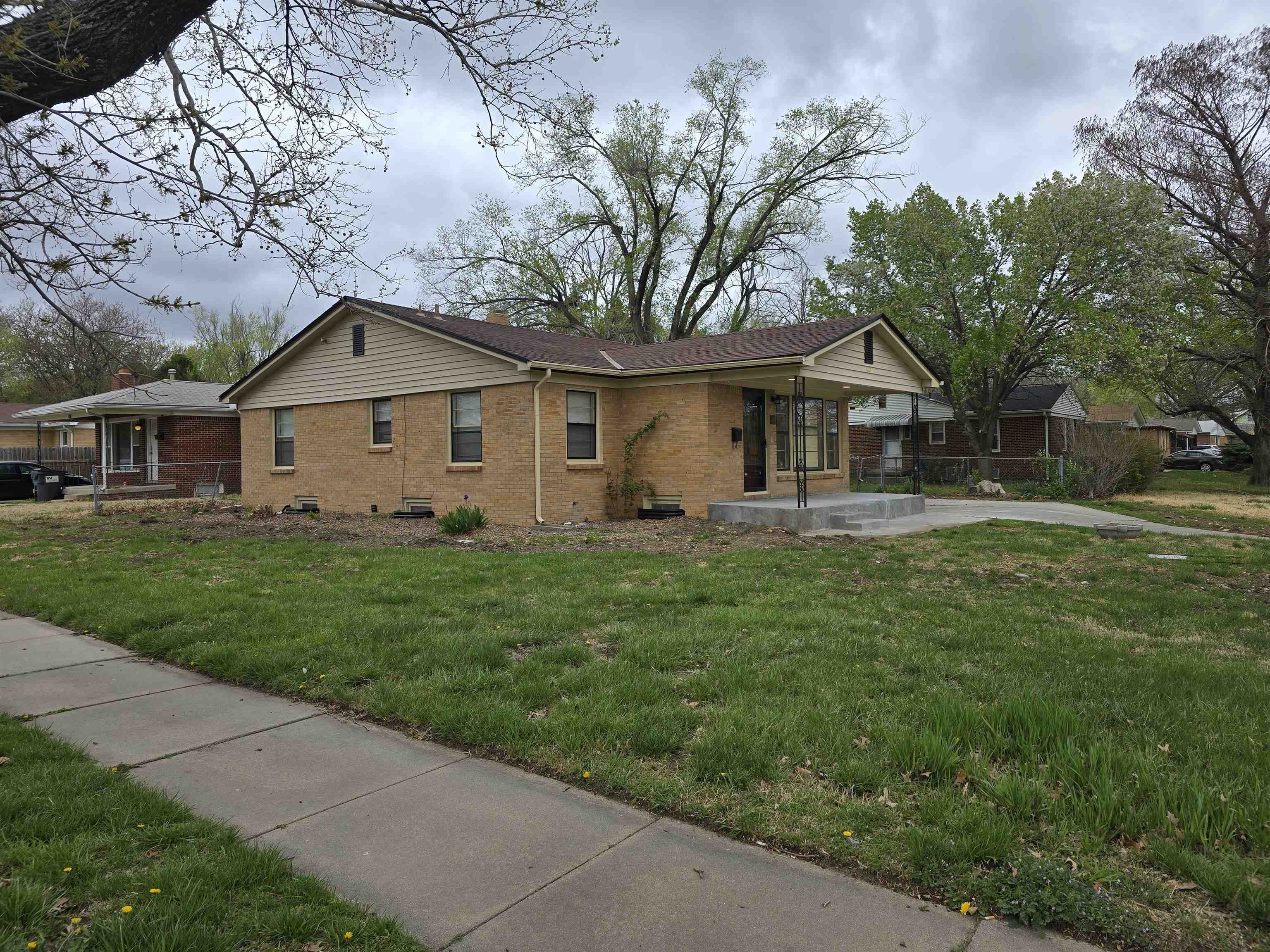 895 S Fabrique Dr, Wichita, Kansas image 2