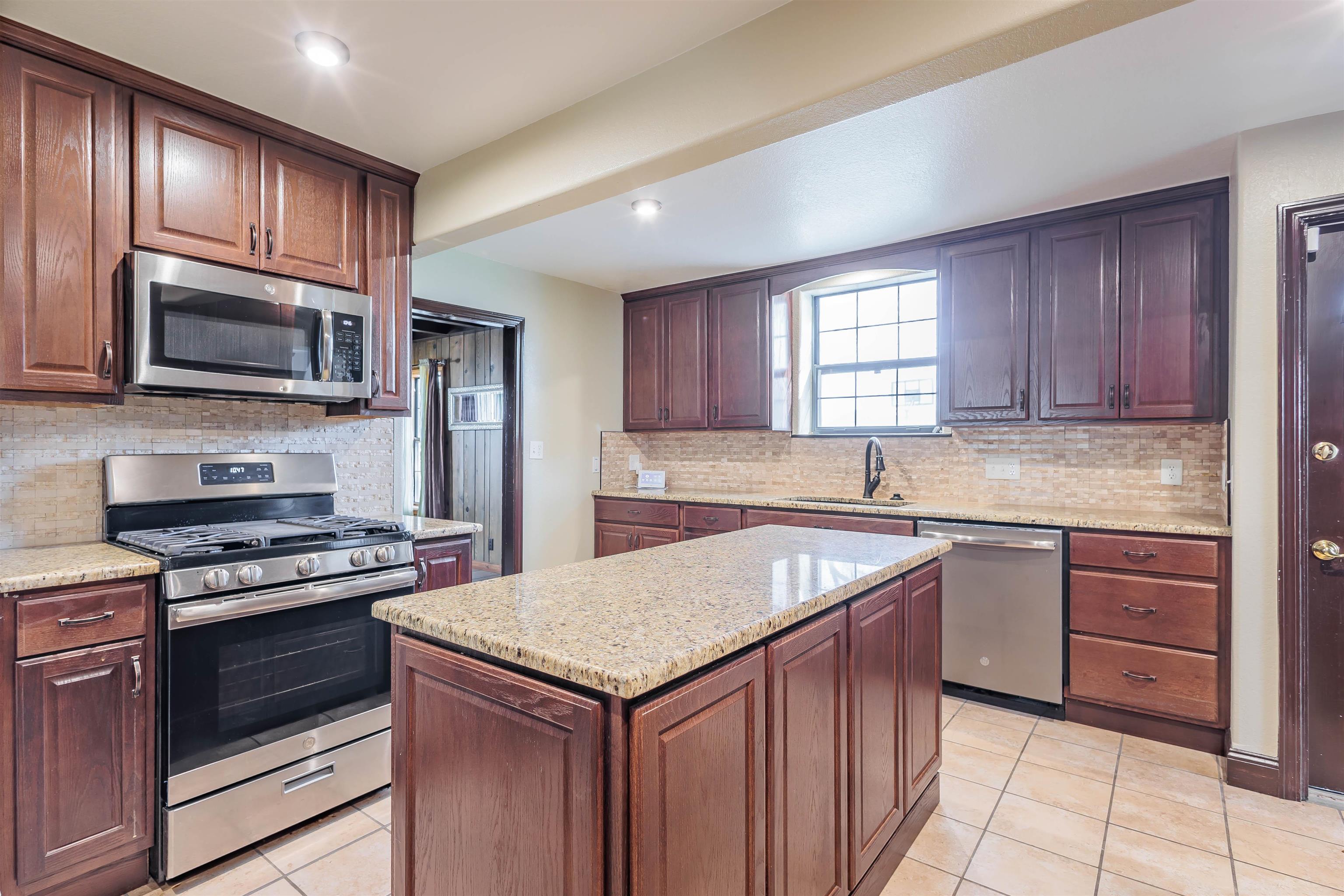 1330 N 2nd St, Arkansas City, Kansas image 3