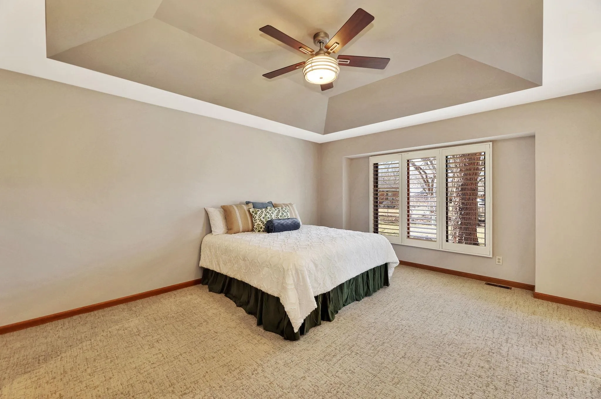 Wichita, Kansas 67209, United States, 5 Bedrooms Bedrooms, ,4 BathroomsBathrooms,Residential,Active,78804