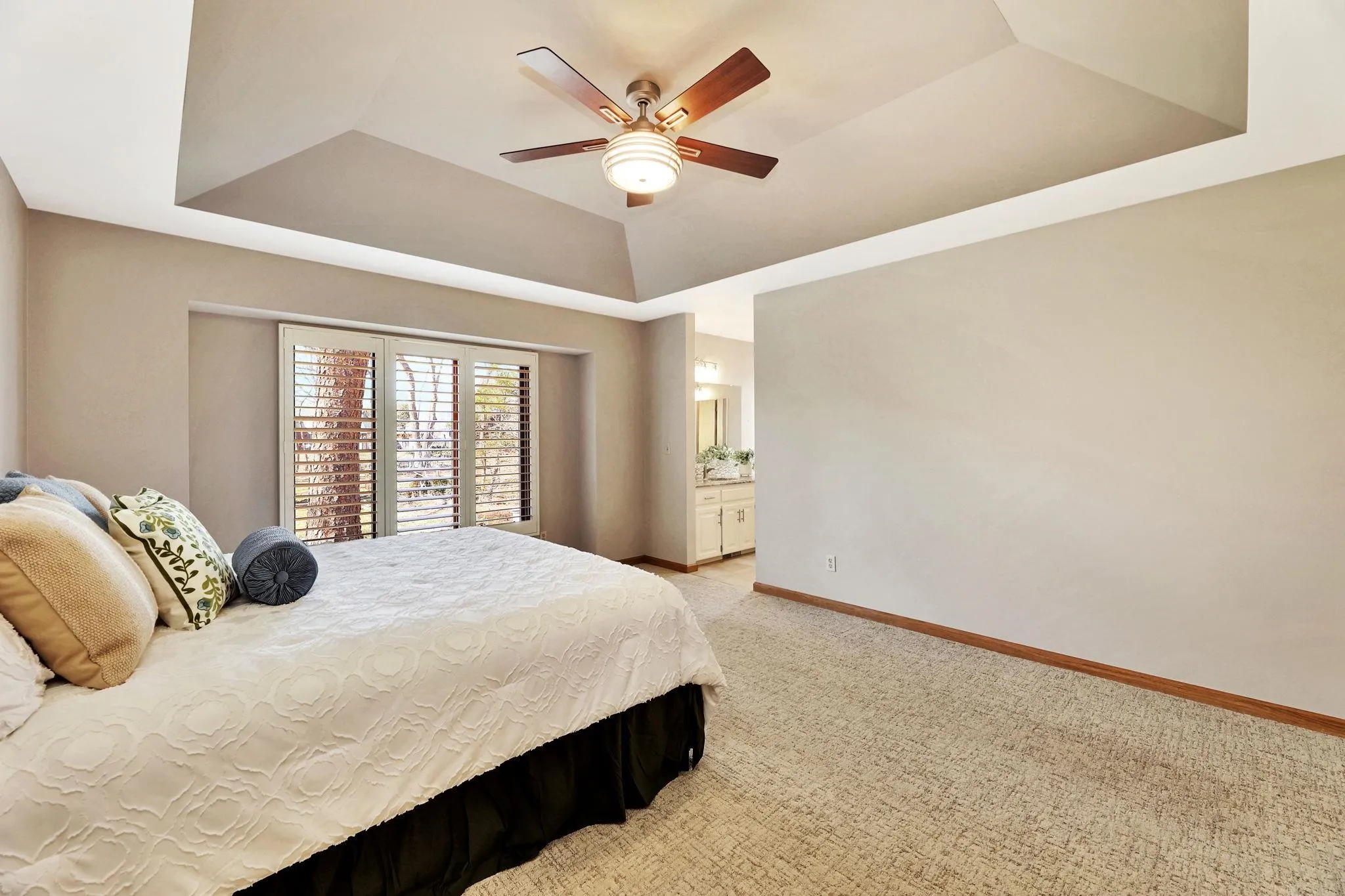 Wichita, Kansas 67209, United States, 5 Bedrooms Bedrooms, ,4 BathroomsBathrooms,Residential,Active,78804