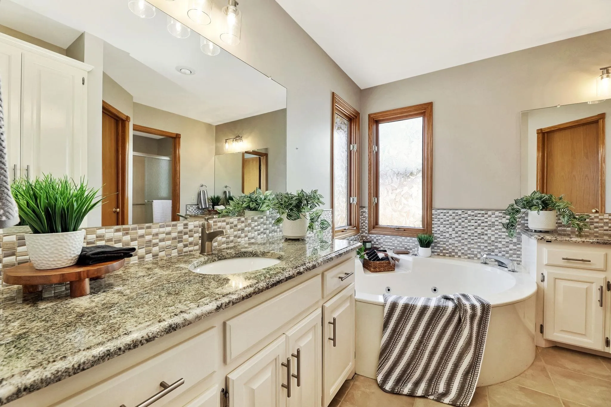 Wichita, Kansas 67209, United States, 5 Bedrooms Bedrooms, ,4 BathroomsBathrooms,Residential,Active,78804