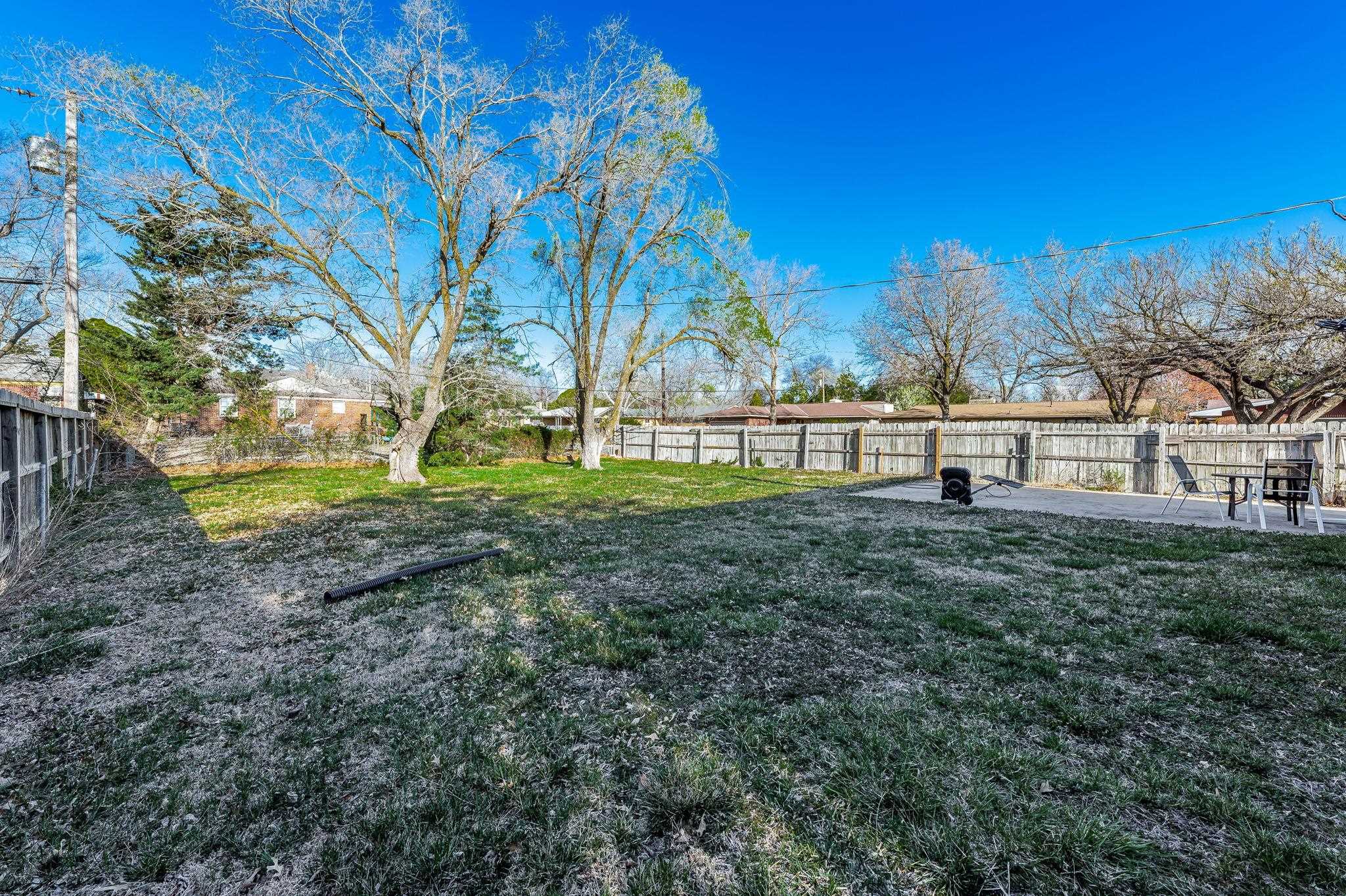 Wichita, Kansas 67208, United States, 2 Bedrooms Bedrooms, ,1 BathroomBathrooms,Residential,Pending,62556