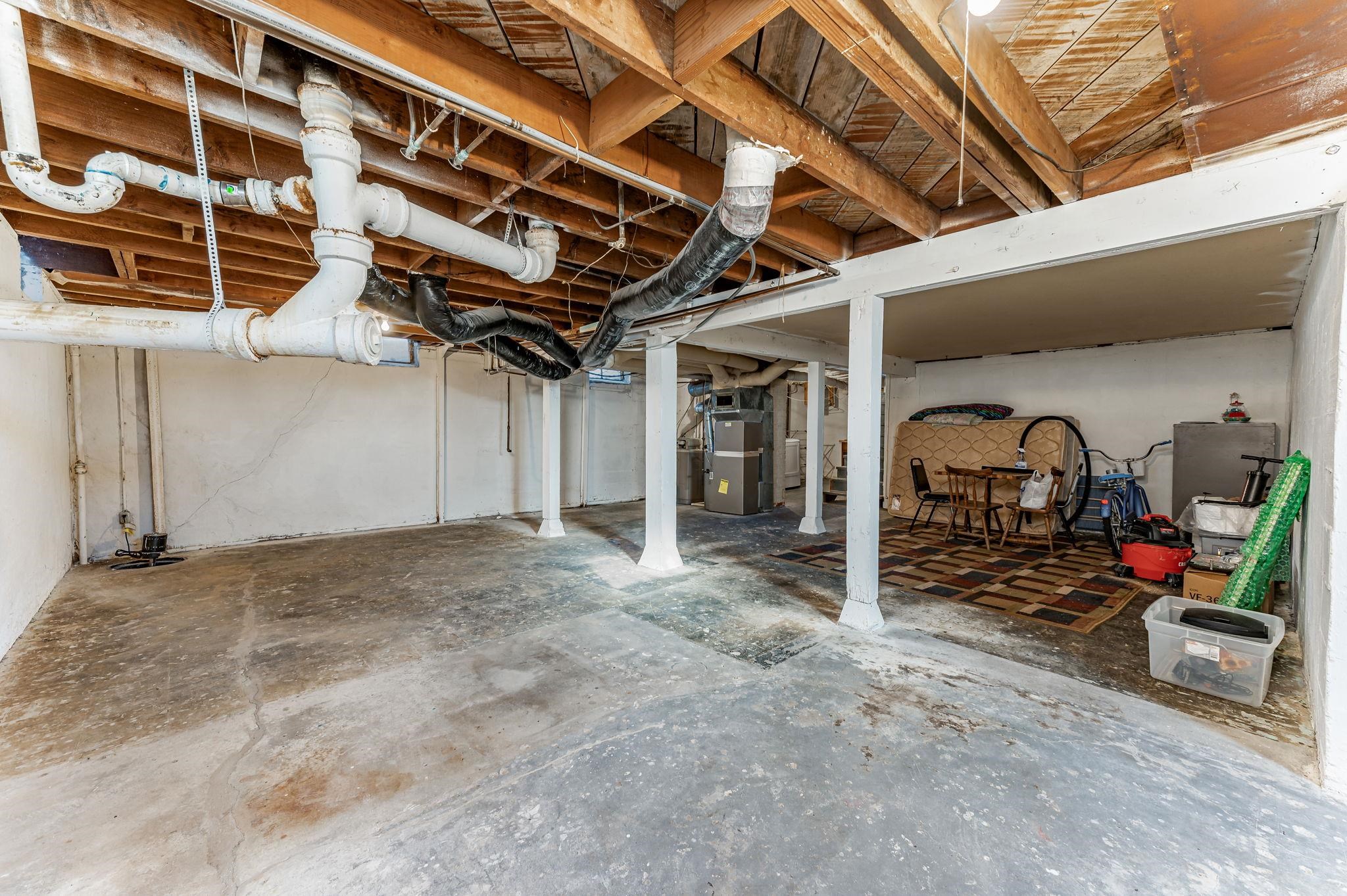 Wichita, Kansas 67208, United States, 2 Bedrooms Bedrooms, ,1 BathroomBathrooms,Residential,Pending,62556