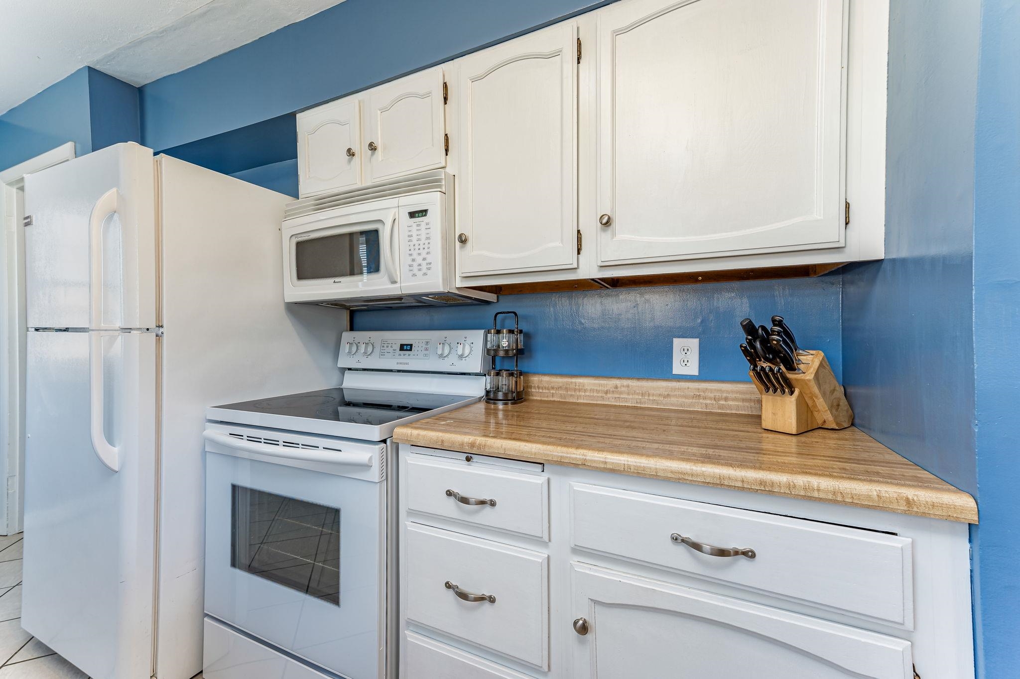 Wichita, Kansas 67208, United States, 2 Bedrooms Bedrooms, ,1 BathroomBathrooms,Residential,Pending,62556