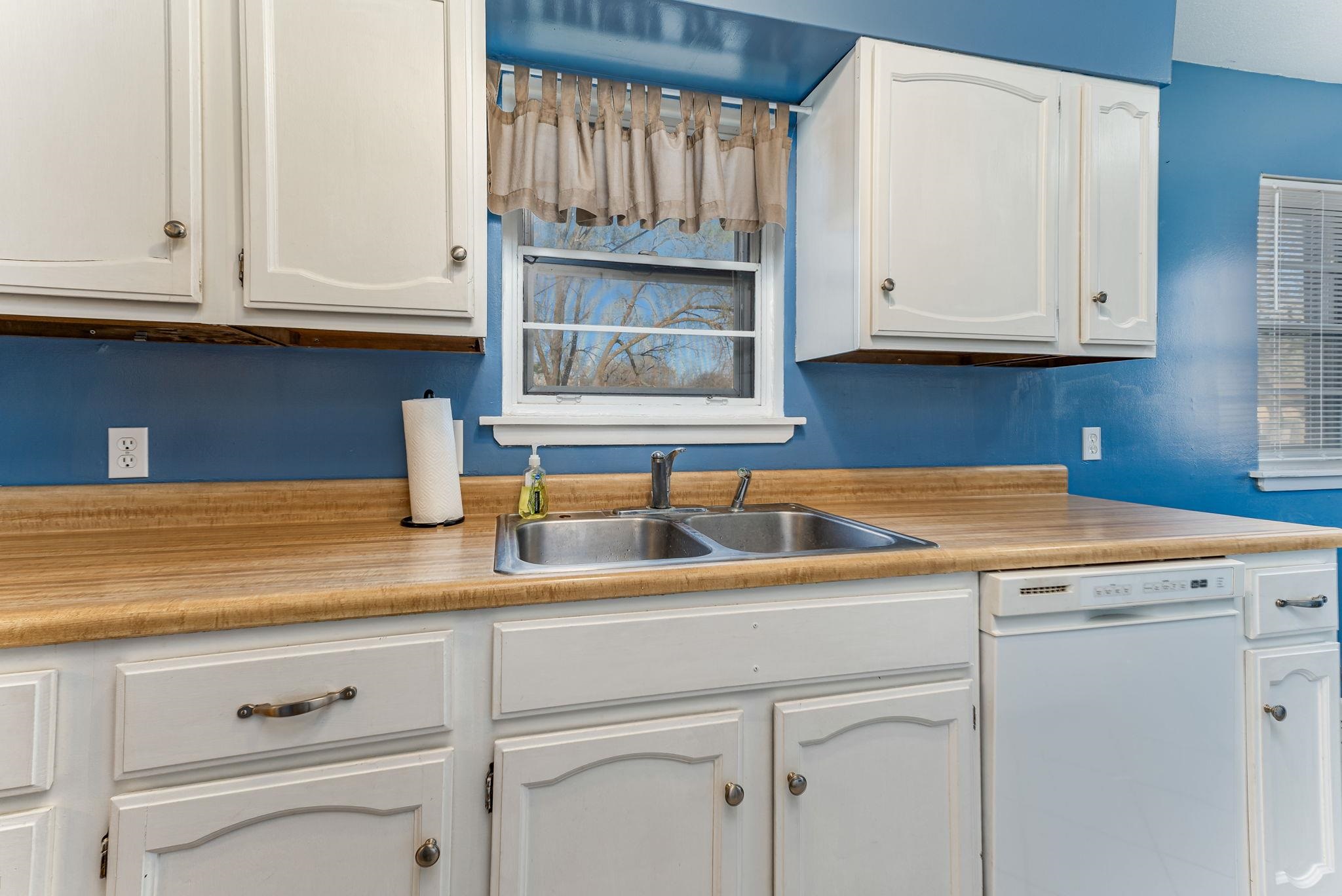 Wichita, Kansas 67208, United States, 2 Bedrooms Bedrooms, ,1 BathroomBathrooms,Residential,Pending,62556