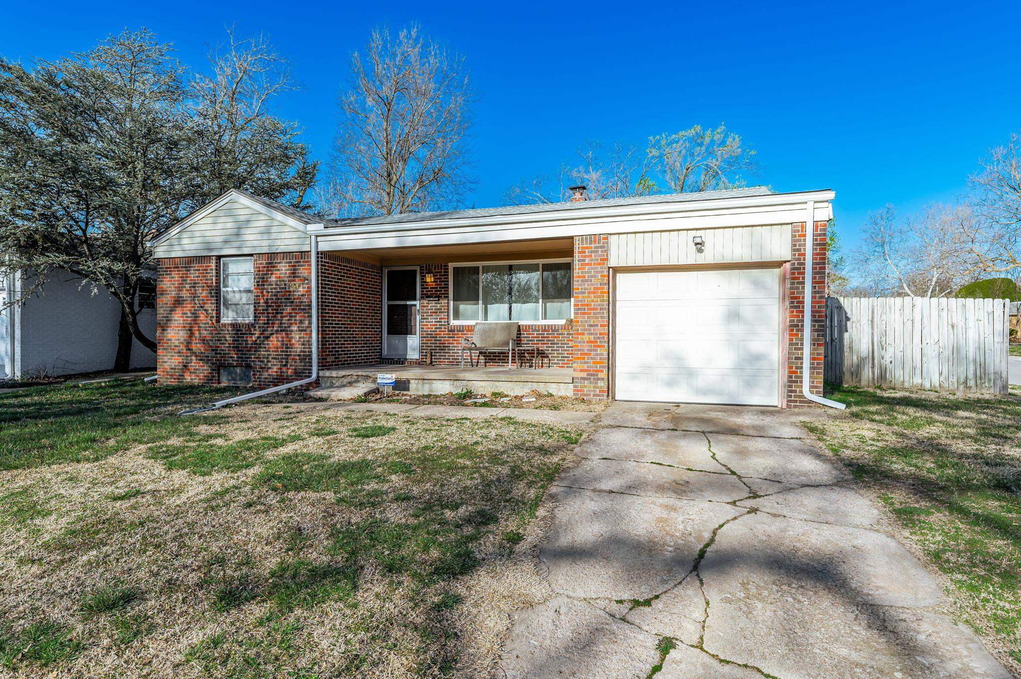 Wichita, Kansas 67208, United States, 2 Bedrooms Bedrooms, ,1 BathroomBathrooms,Residential,Pending,62556