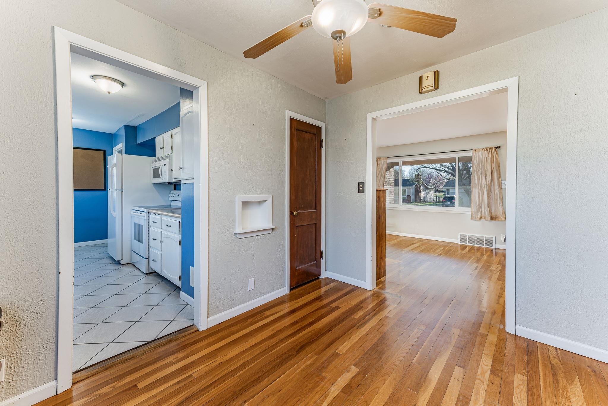 Wichita, Kansas 67208, United States, 2 Bedrooms Bedrooms, ,1 BathroomBathrooms,Residential,Pending,62556