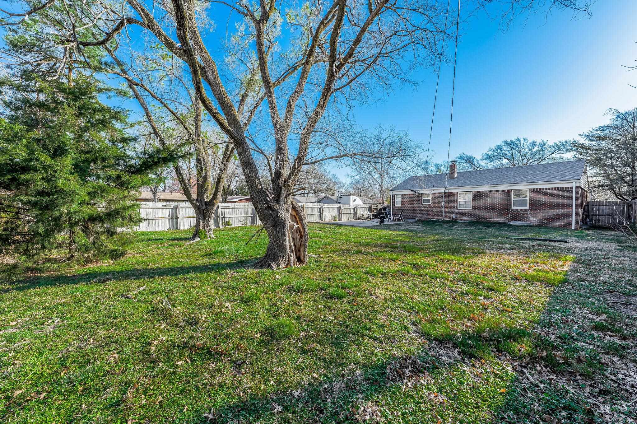 Wichita, Kansas 67208, United States, 2 Bedrooms Bedrooms, ,1 BathroomBathrooms,Residential,Pending,62556