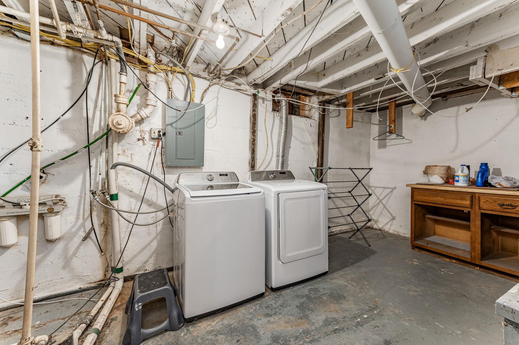 Wichita, Kansas 67208, United States, 2 Bedrooms Bedrooms, ,1 BathroomBathrooms,Residential,Pending,62556