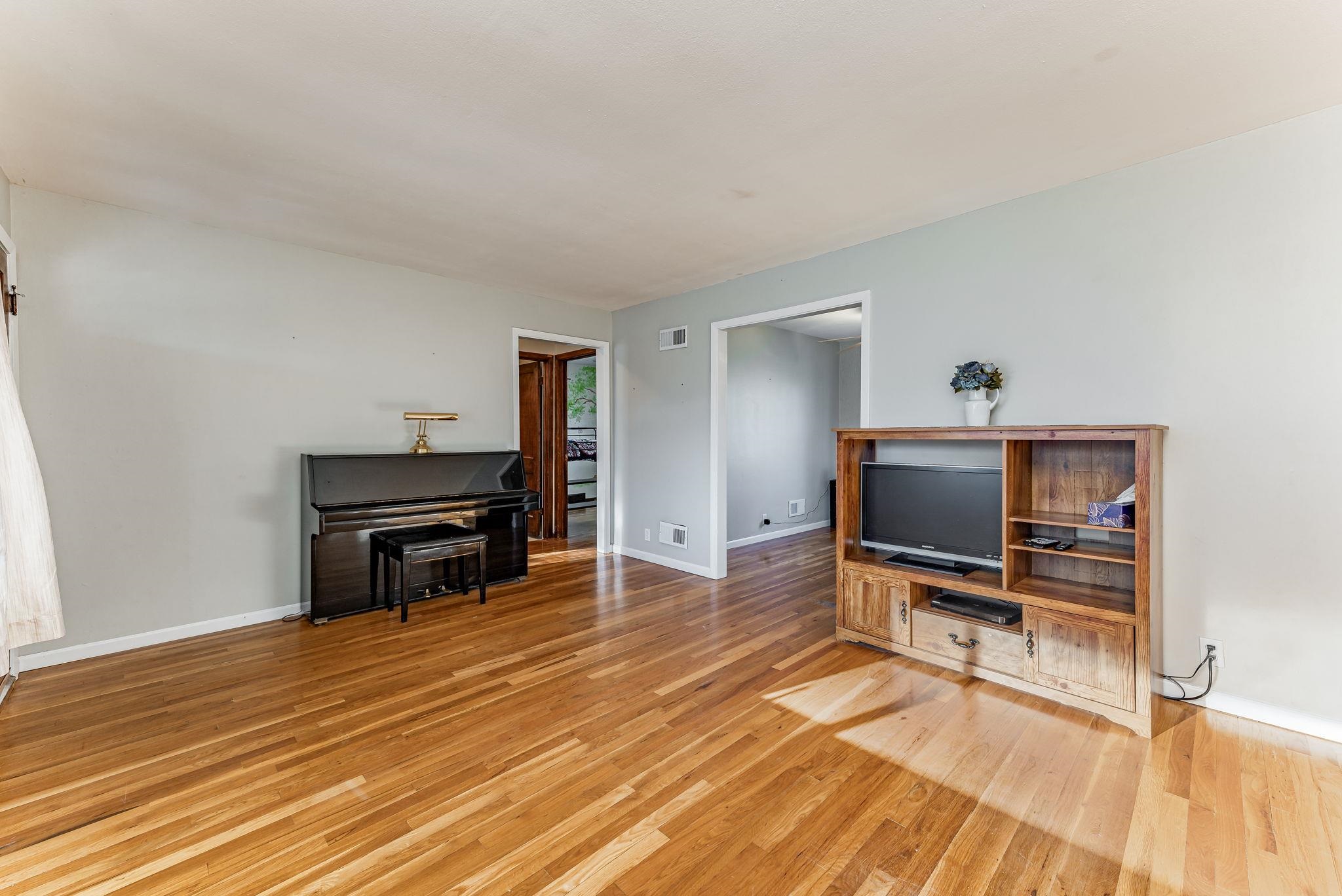 Wichita, Kansas 67208, United States, 2 Bedrooms Bedrooms, ,1 BathroomBathrooms,Residential,Pending,62556