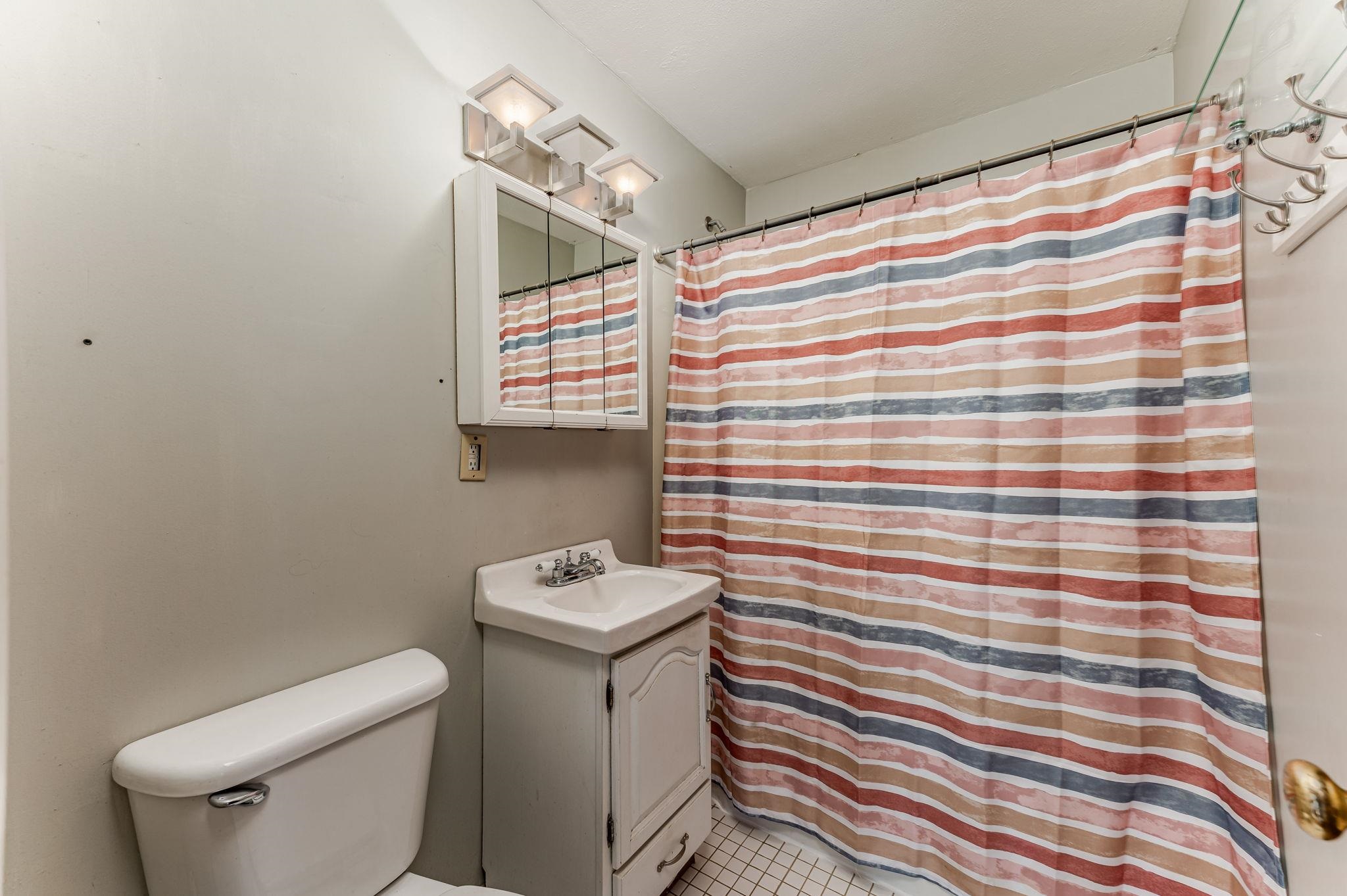 Wichita, Kansas 67208, United States, 2 Bedrooms Bedrooms, ,1 BathroomBathrooms,Residential,Pending,62556