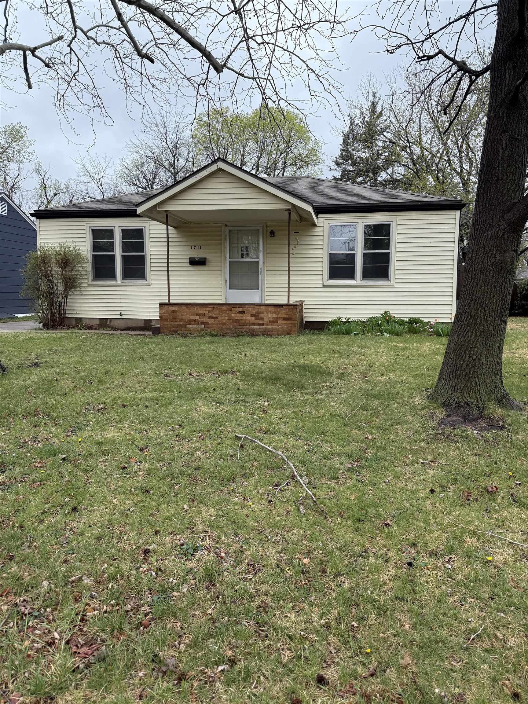 1711 N Robbins St, Augusta, Kansas image 1