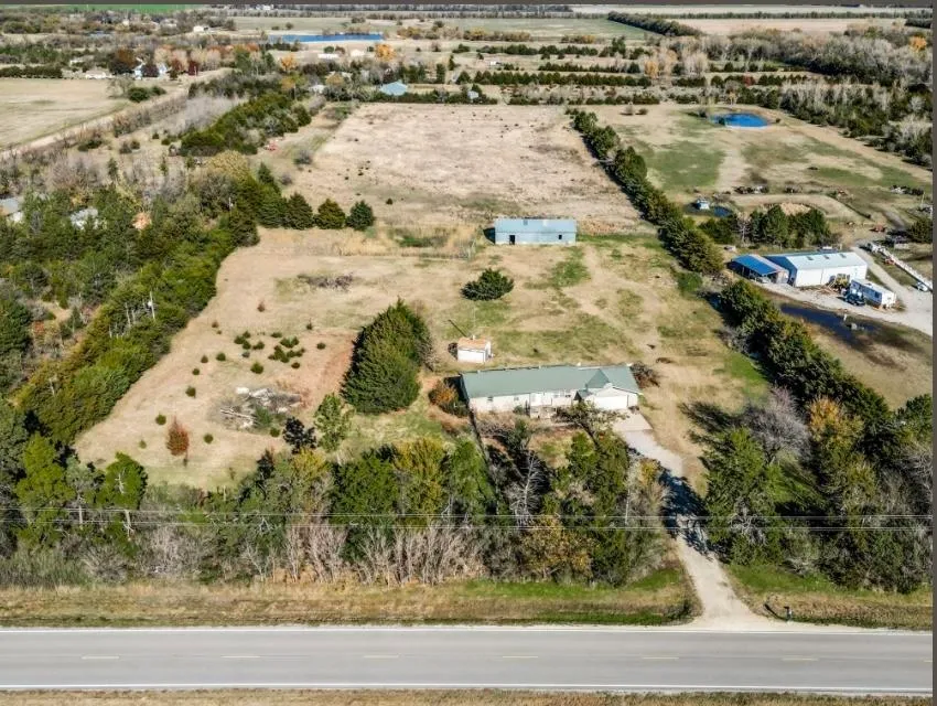 Viola, Kansas 67149, United States, 3 Bedrooms Bedrooms, ,2 BathroomsBathrooms,Residential,Pending,30858