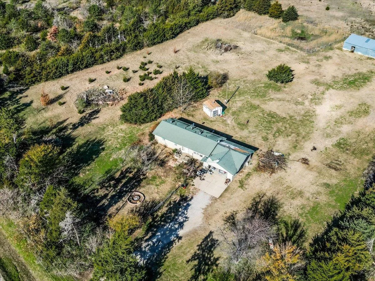 Viola, Kansas 67149, United States, 3 Bedrooms Bedrooms, ,2 BathroomsBathrooms,Residential,Pending,30858