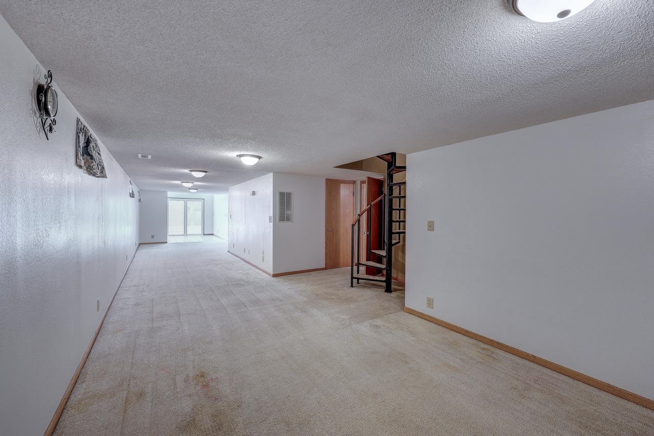 2216 W 6th Ave, Winfield, Kansas image 18