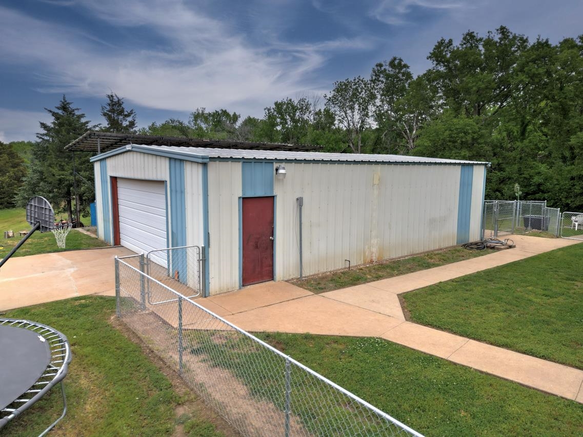 2216 W 6th Ave, Winfield, Kansas image 32