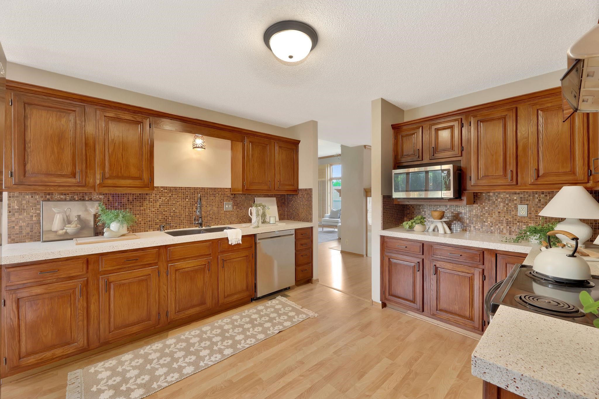 2501 N Fox Run, Wichita, Kansas image 6