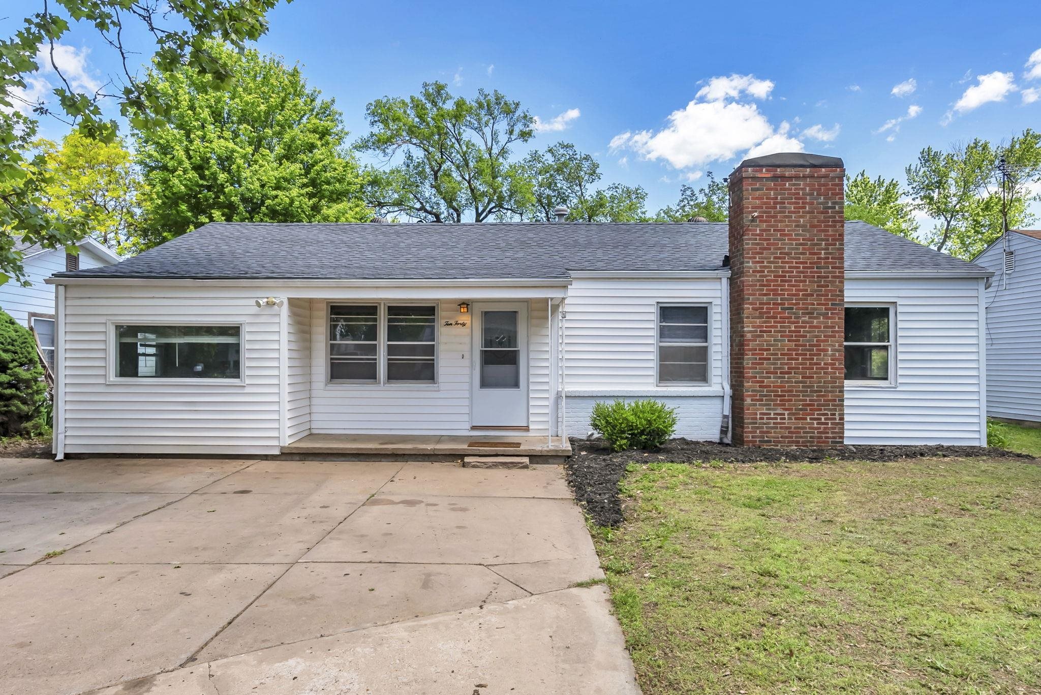 1040 N Baltimore Ave, Derby, Kansas image 2