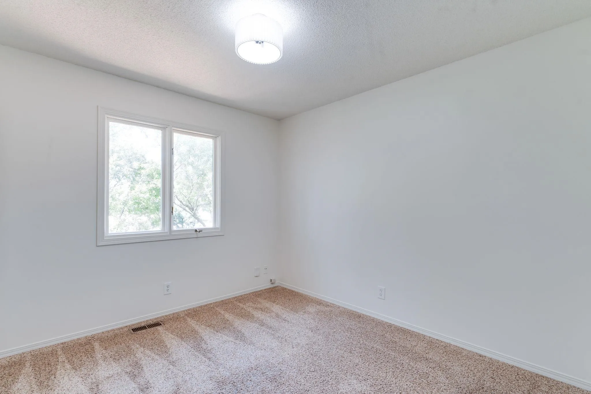 Wichita, Kansas 67212, United States, 6 Bedrooms Bedrooms, ,4 BathroomsBathrooms,Residential,Active,209043