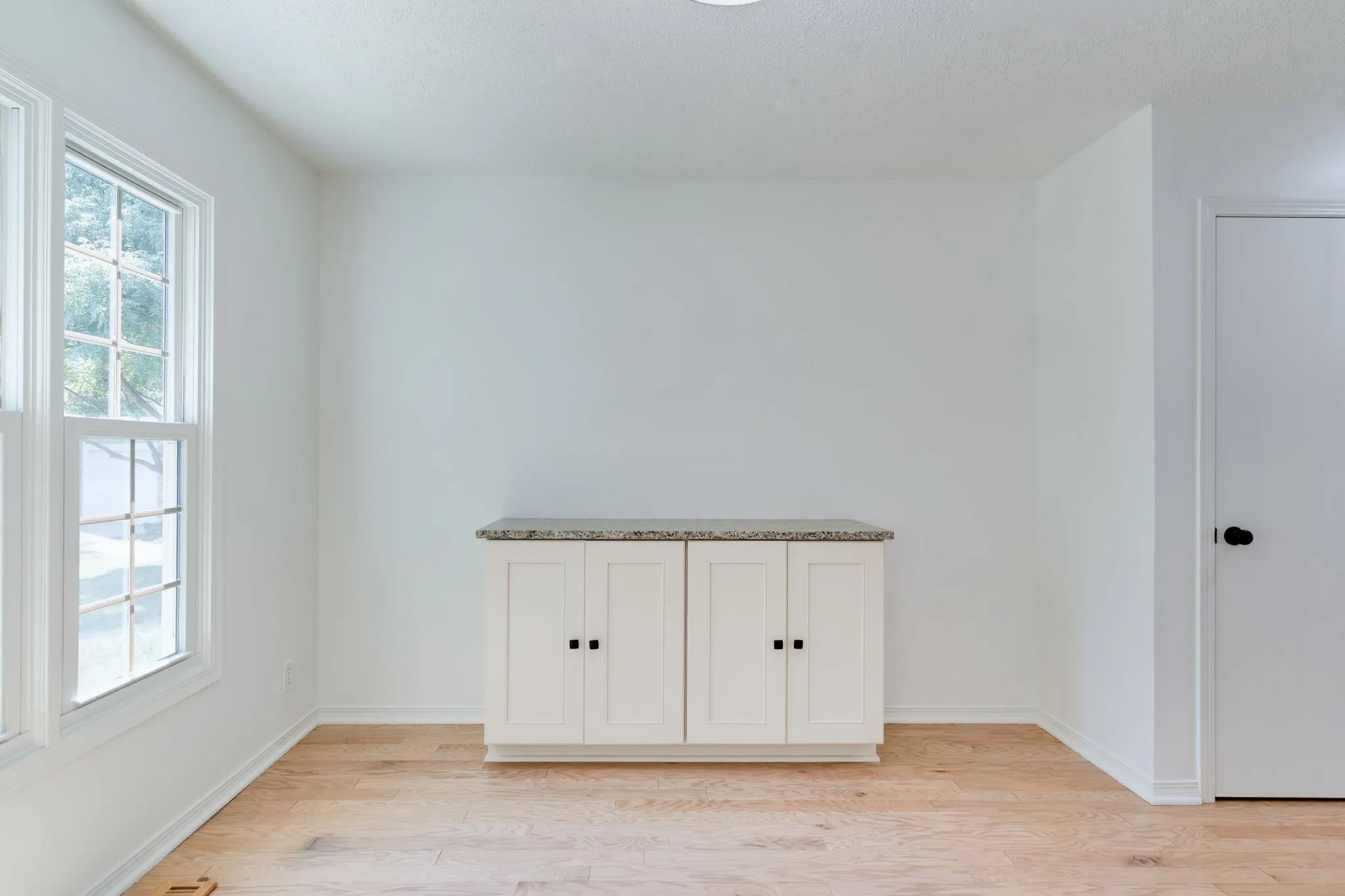 Wichita, Kansas 67212, United States, 6 Bedrooms Bedrooms, ,4 BathroomsBathrooms,Residential,Active,209043