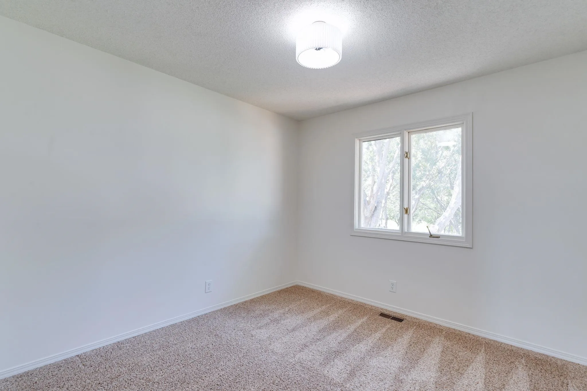 Wichita, Kansas 67212, United States, 6 Bedrooms Bedrooms, ,4 BathroomsBathrooms,Residential,Active,209043