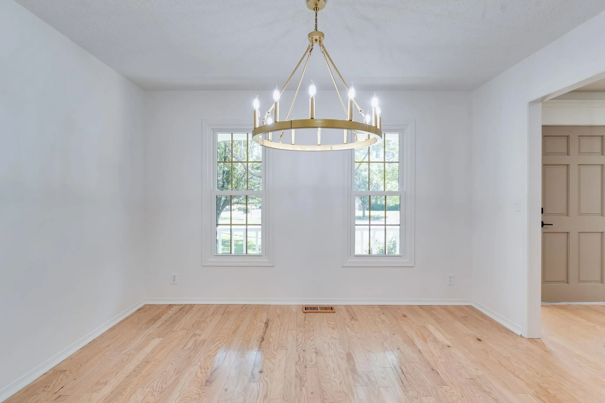 Wichita, Kansas 67212, United States, 6 Bedrooms Bedrooms, ,4 BathroomsBathrooms,Residential,Active,209043