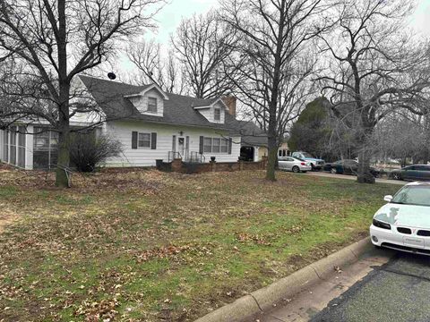 Homes For Sale - 727 E Harvard Ave<br/> Butler County, El Dorado, KS 67042
