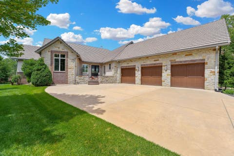 Homes For Sale - 10817 E Glengate Cir<br/> Wichita, KS 67206