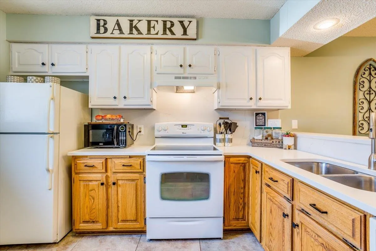 Derby, Kansas 67037, United States, 2 Bedrooms Bedrooms, ,2 BathroomsBathrooms,Residential,Pending,52620