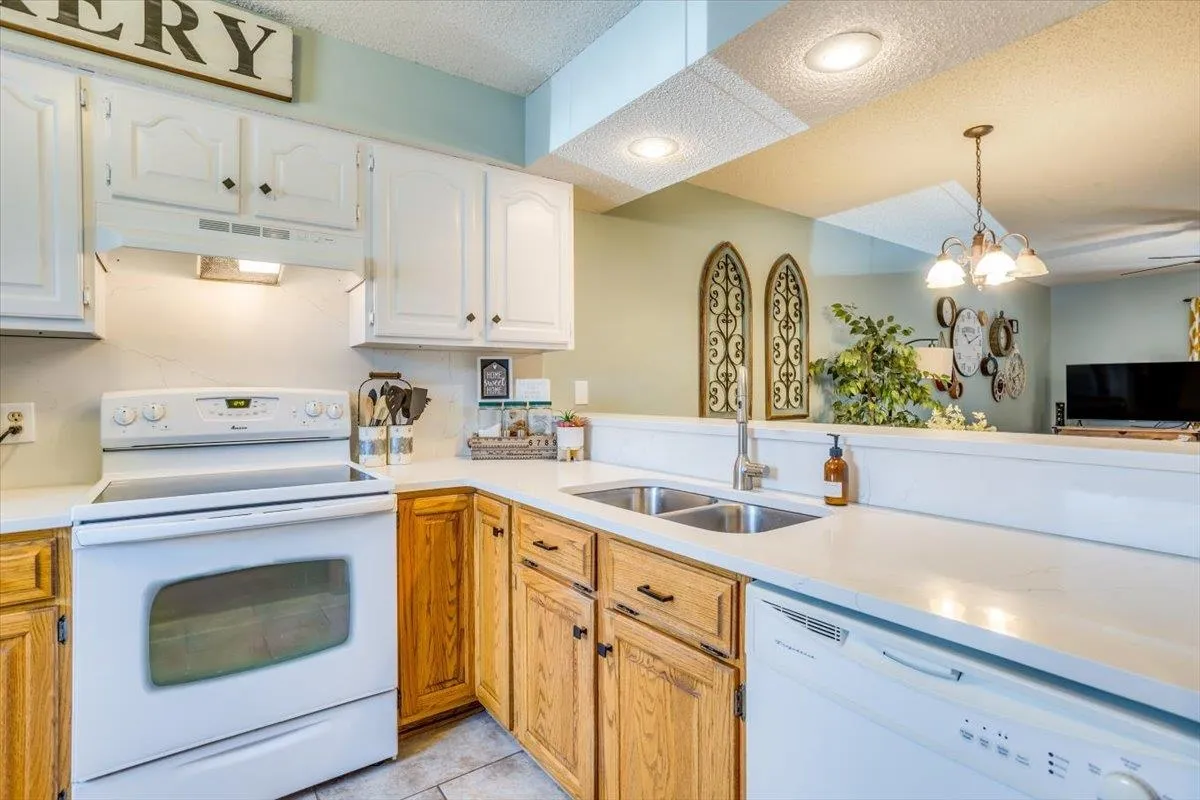 Derby, Kansas 67037, United States, 2 Bedrooms Bedrooms, ,2 BathroomsBathrooms,Residential,Pending,52620