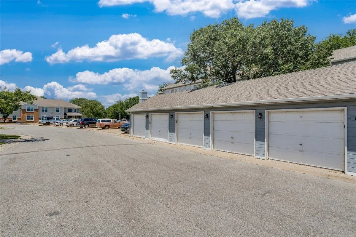 Derby, Kansas 67037, United States, 2 Bedrooms Bedrooms, ,2 BathroomsBathrooms,Residential,Pending,52620