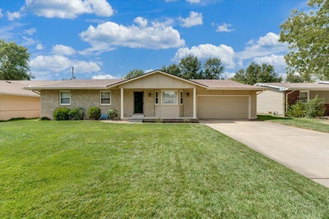 Homes For Sale - 1105 N Hazelwood Ln<br/> Wichita, KS 67212