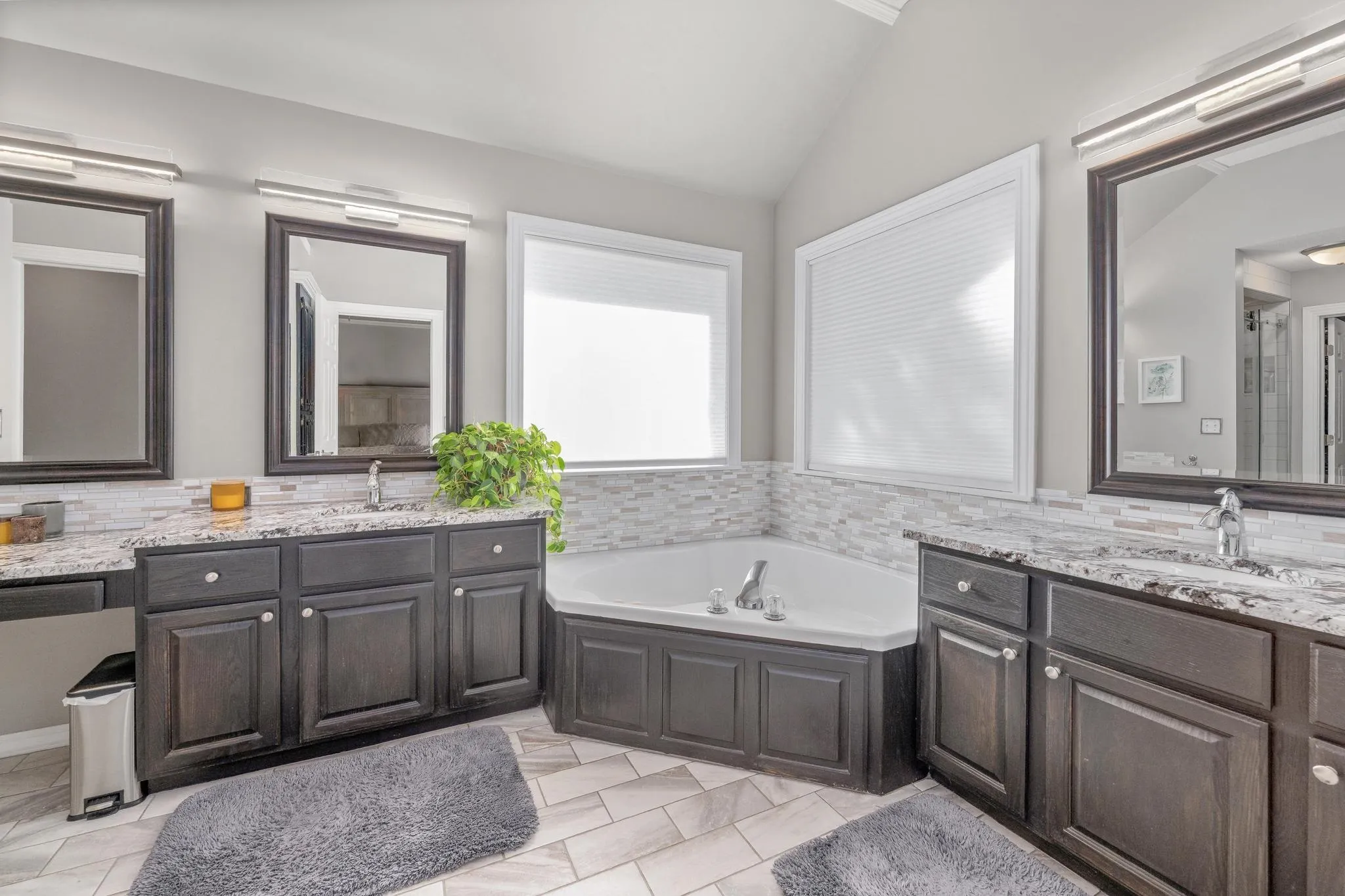 Wichita, Kansas 67204, United States, 4 Bedrooms Bedrooms, ,5 BathroomsBathrooms,Residential,Active,232155