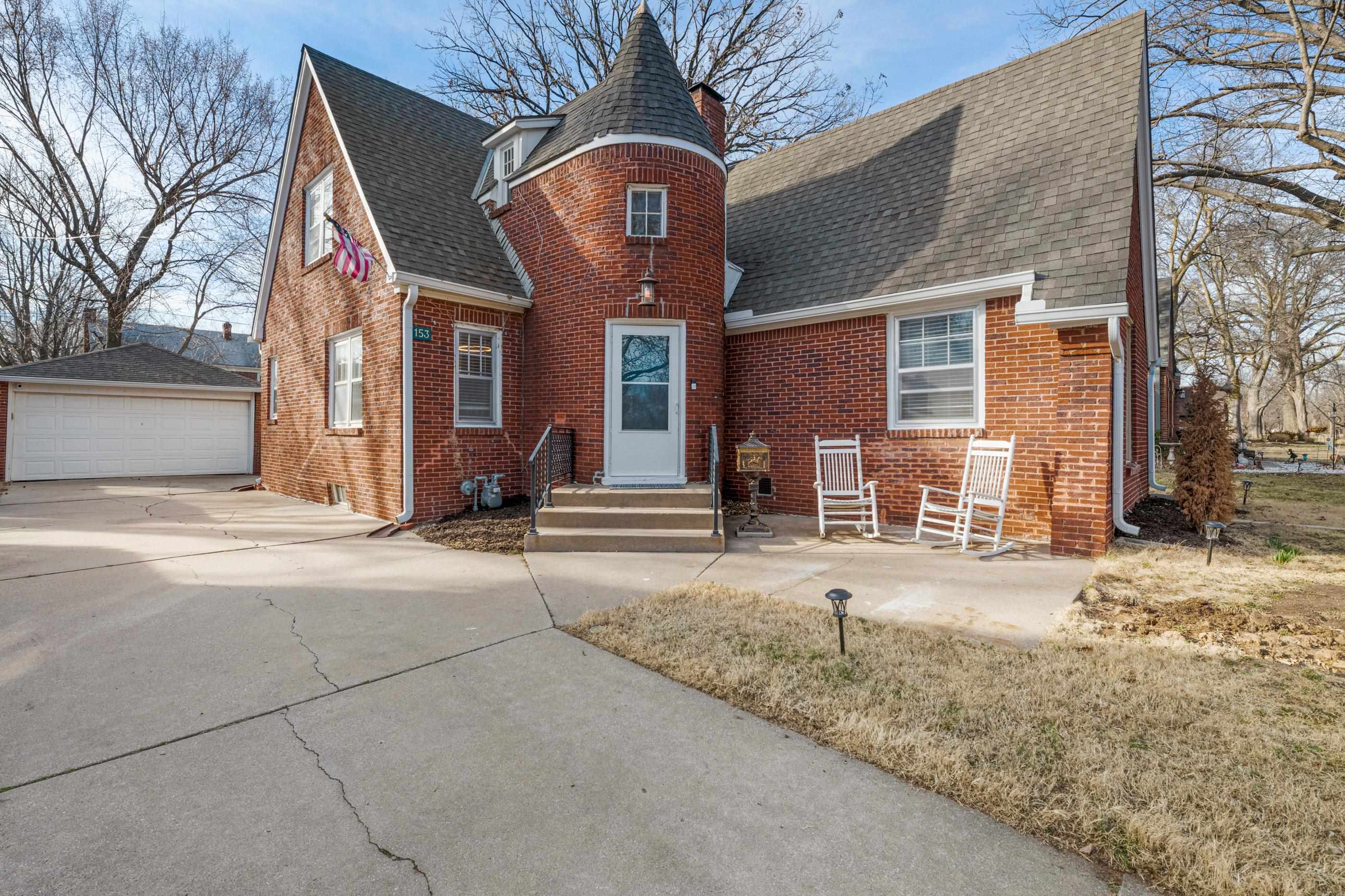 153 N Parkwood Ln