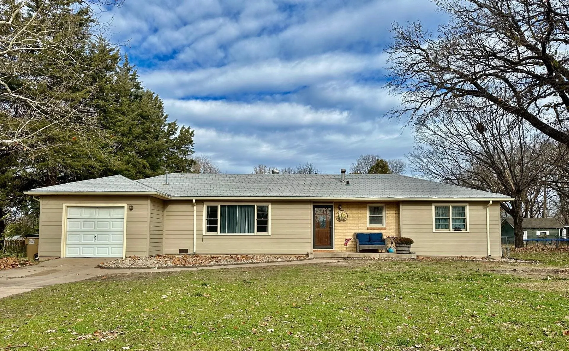 North Newton, Kansas 67117, United States, 4 Bedrooms Bedrooms, ,2 BathroomsBathrooms,Residential,Pending,30395