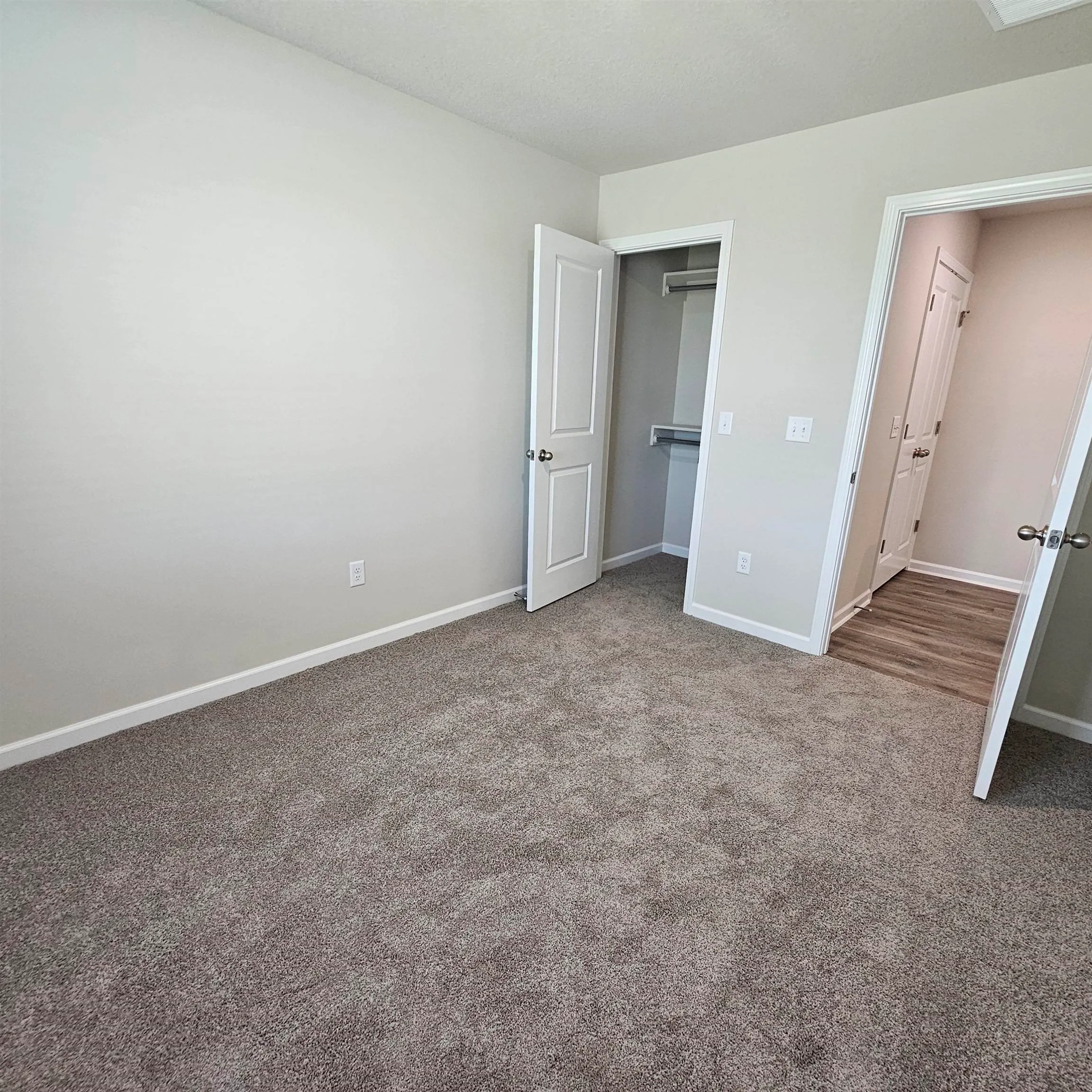 Valley Center, Kansas 67147, United States, 4 Bedrooms Bedrooms, ,3 BathroomsBathrooms,Residential,Active,47182