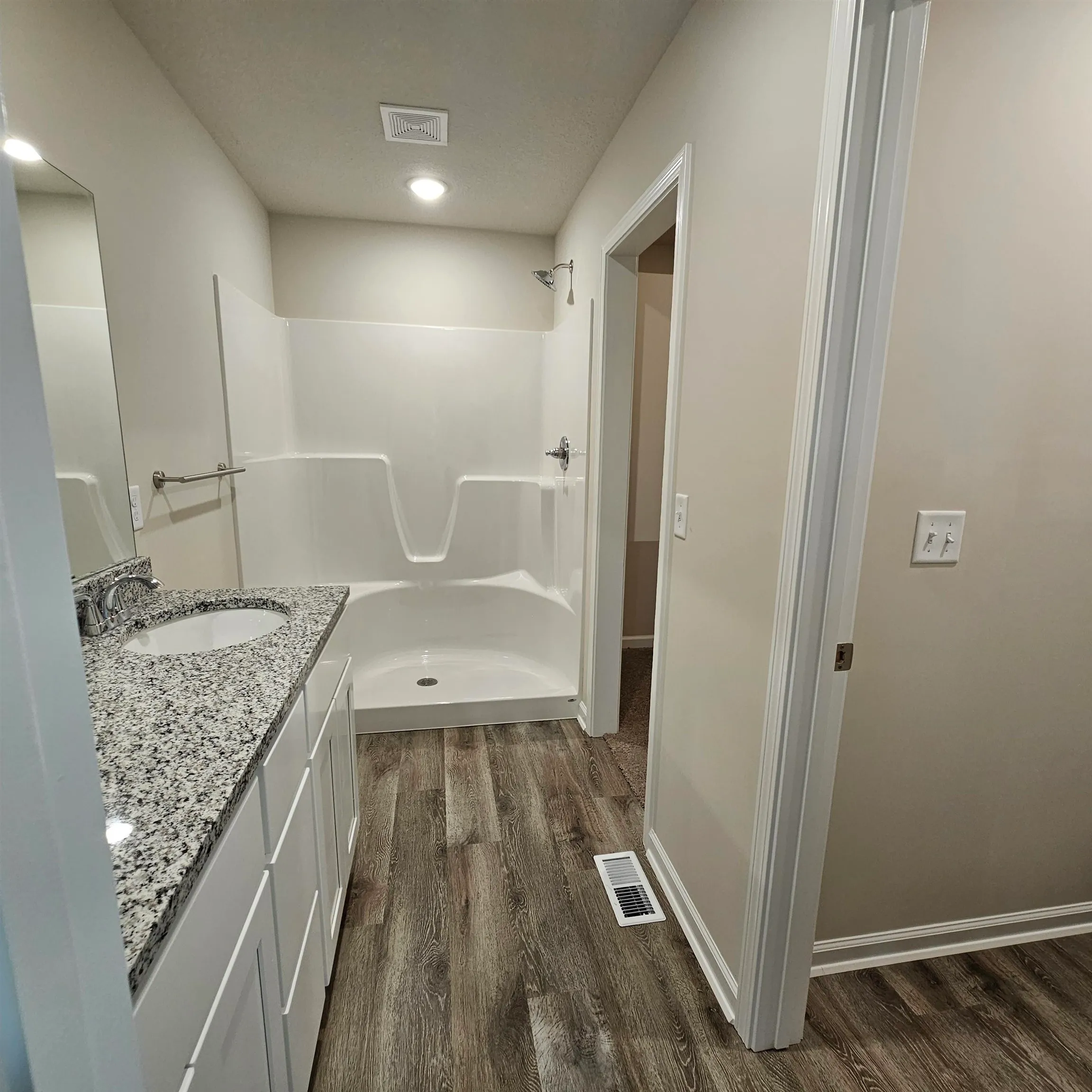 Valley Center, Kansas 67147, United States, 4 Bedrooms Bedrooms, ,3 BathroomsBathrooms,Residential,Active,47182