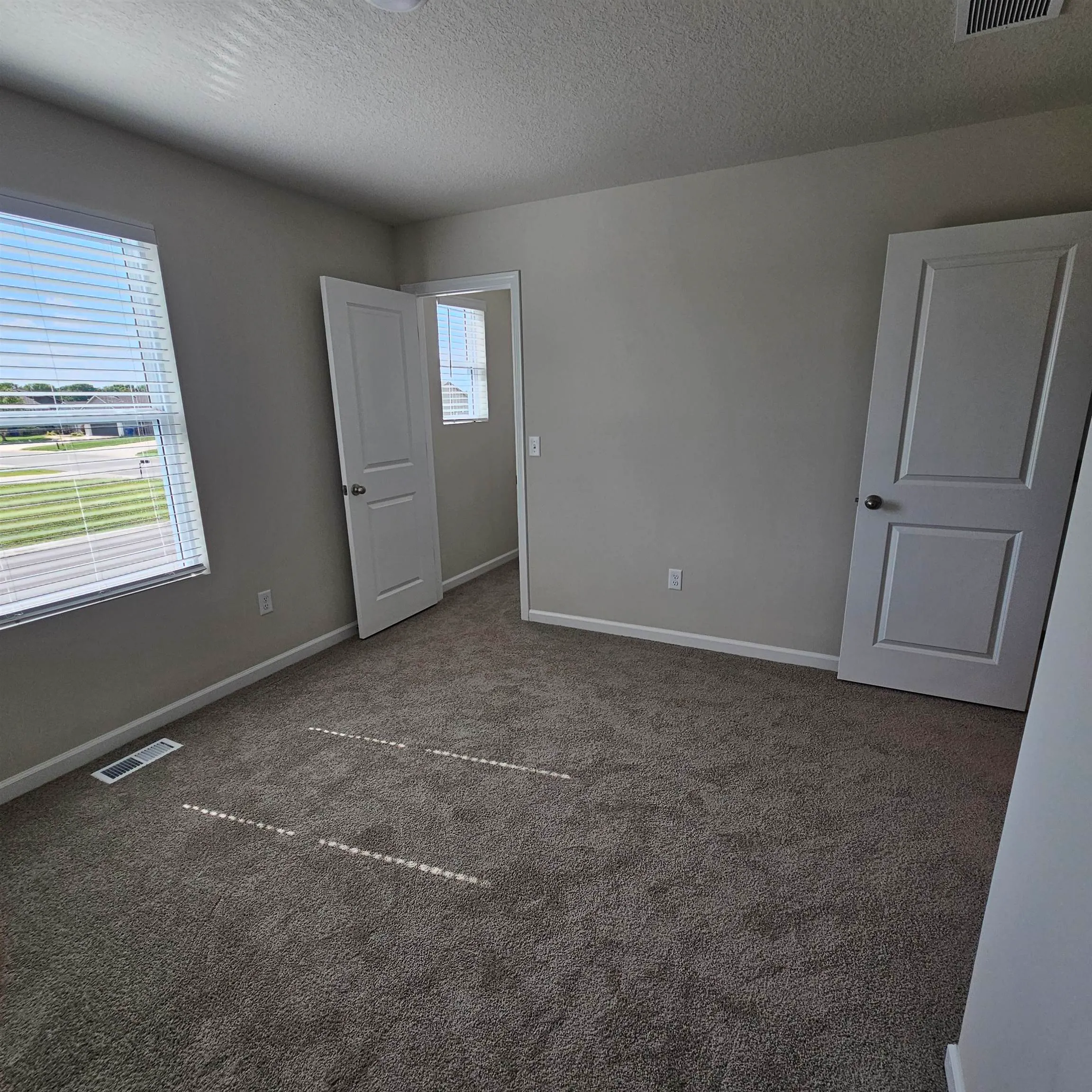 Valley Center, Kansas 67147, United States, 4 Bedrooms Bedrooms, ,3 BathroomsBathrooms,Residential,Active,47182