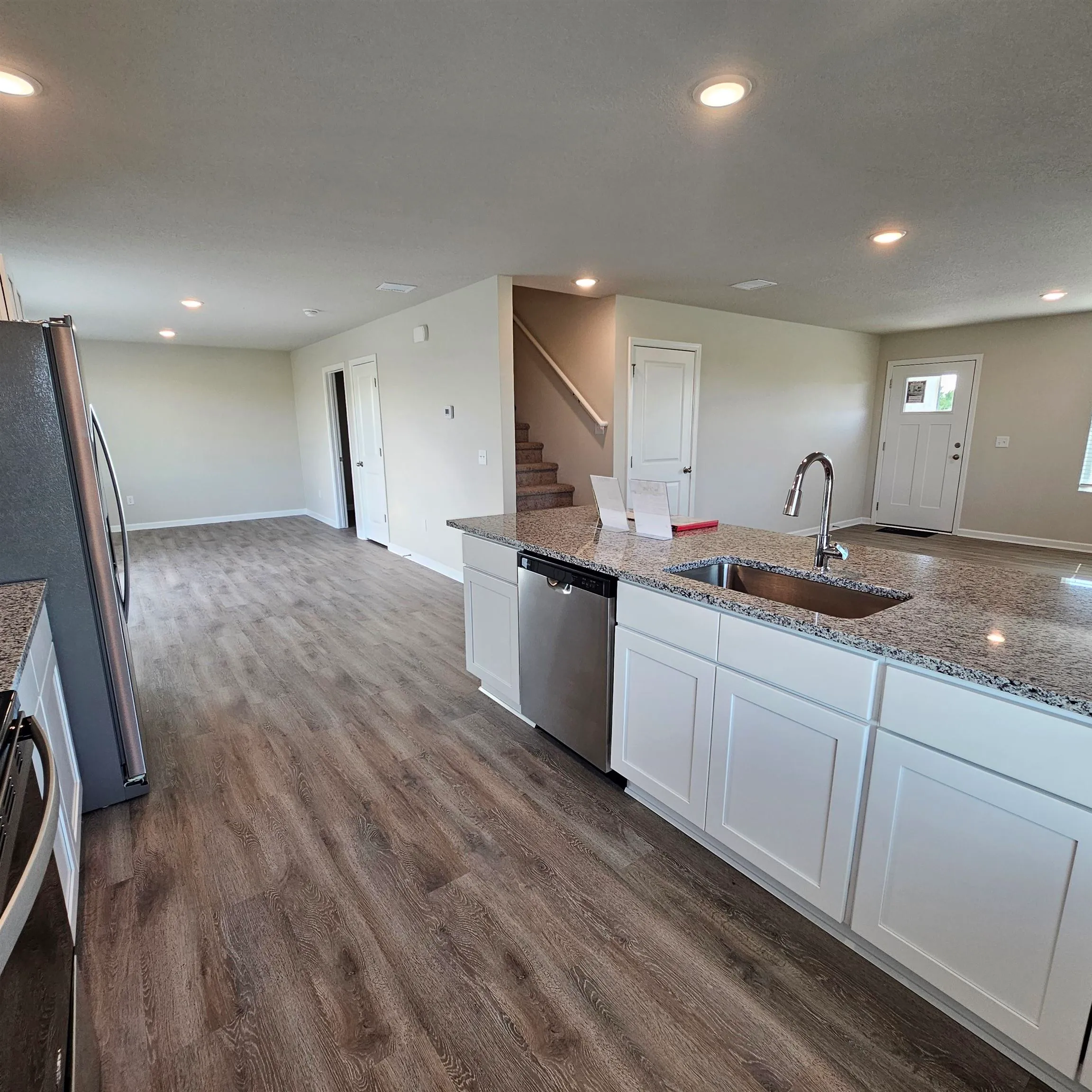 Valley Center, Kansas 67147, United States, 4 Bedrooms Bedrooms, ,3 BathroomsBathrooms,Residential,Active,47182